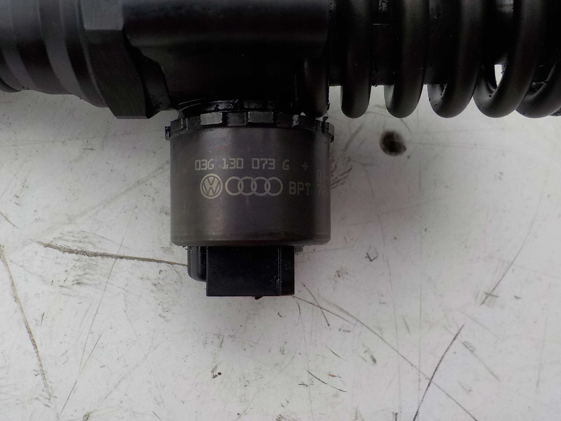 Audi A4 B7 A6 C6 2.0 tdi насос форсунка 03G130073G