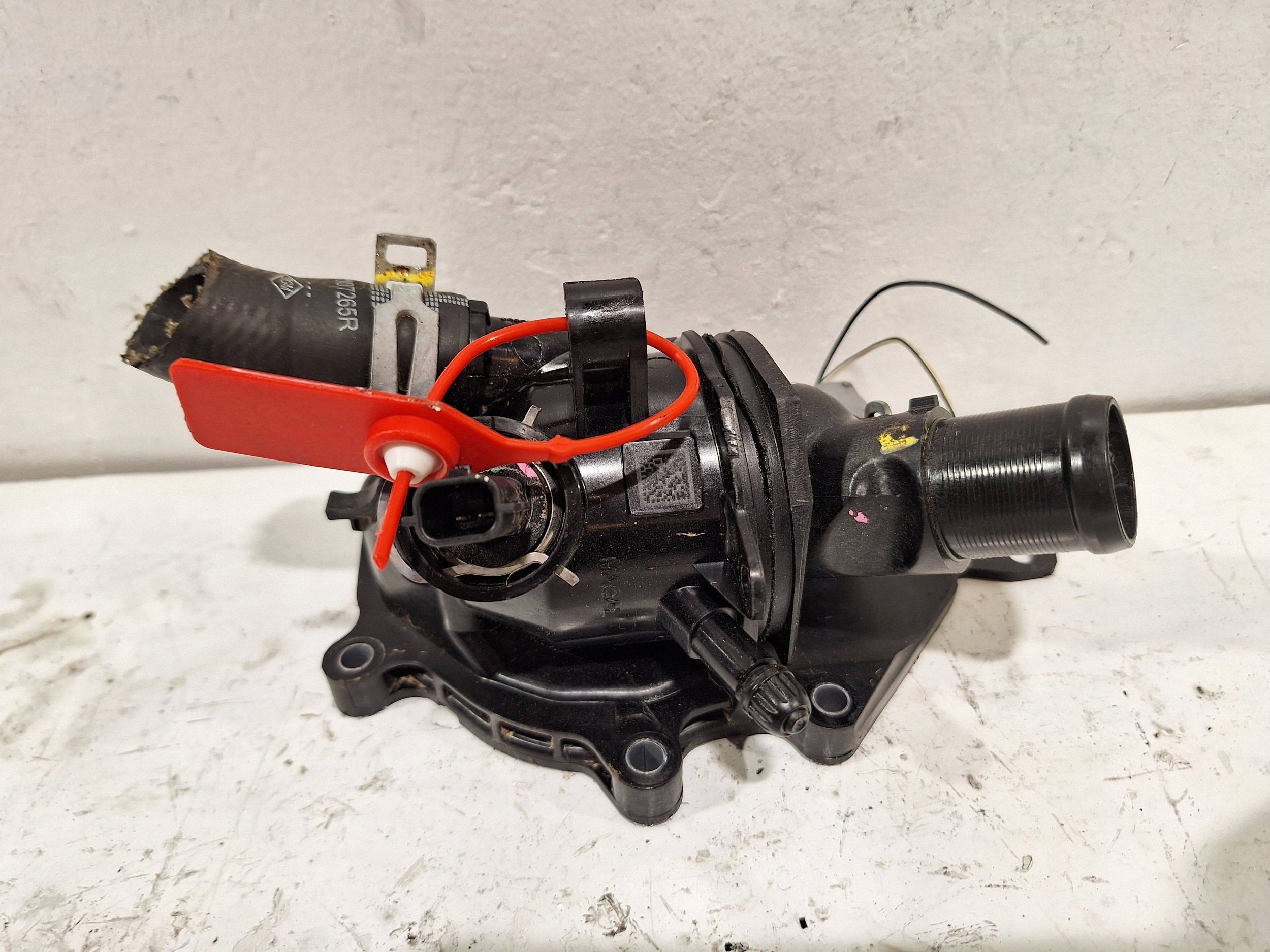 OBUDOWA TERMOSTATU TERMOSTAT 110600260R RENAULT KADJAR 1.3 TCE 15-