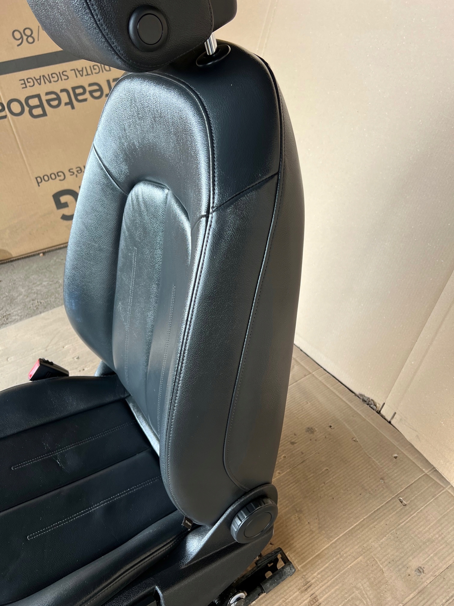 AUDI A6 C7 seat left front driver´s leather