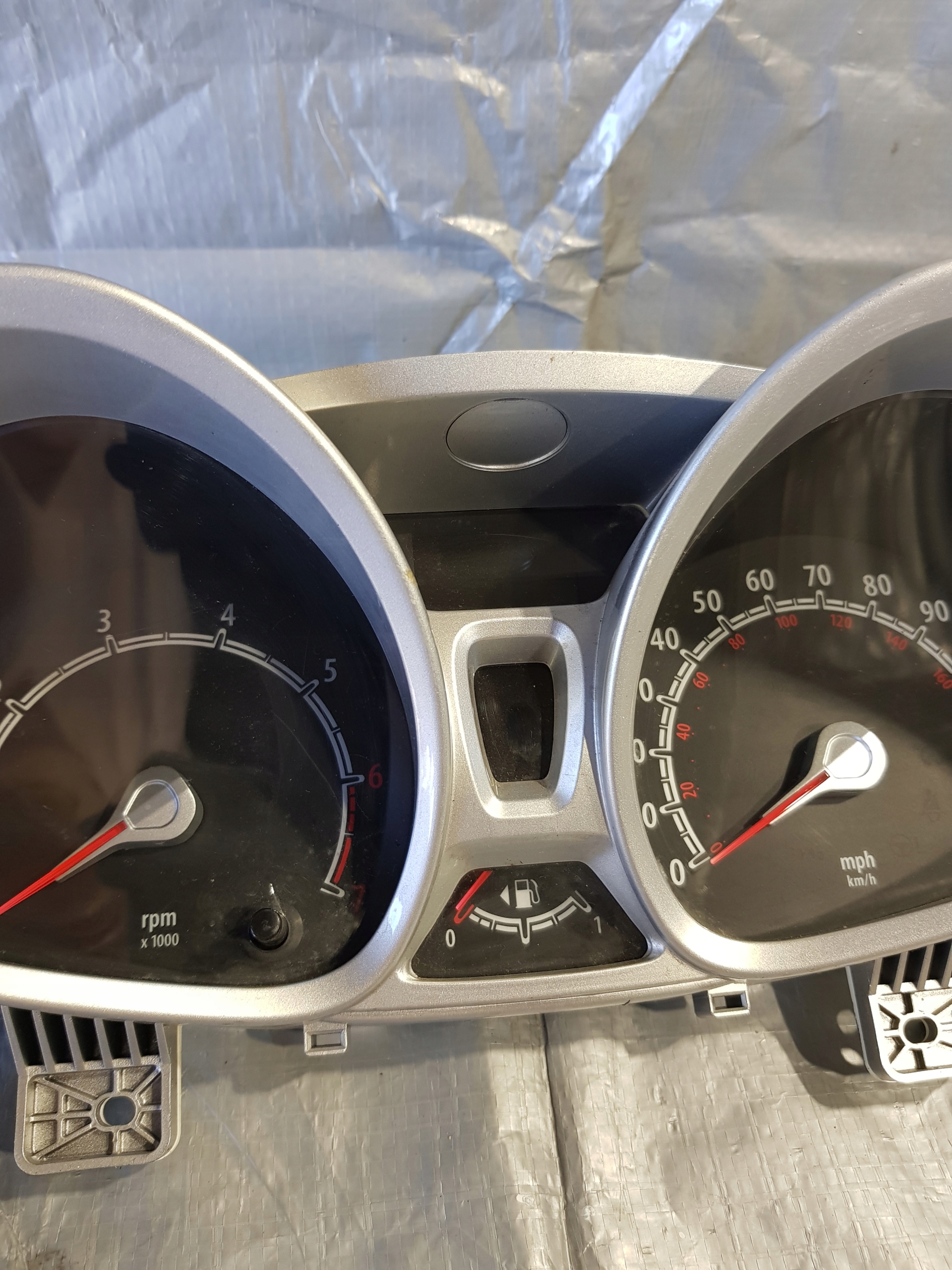 FORD FIESTA MK7 1.4B LICZNIKI dials EU VP8A6F-10894-CA