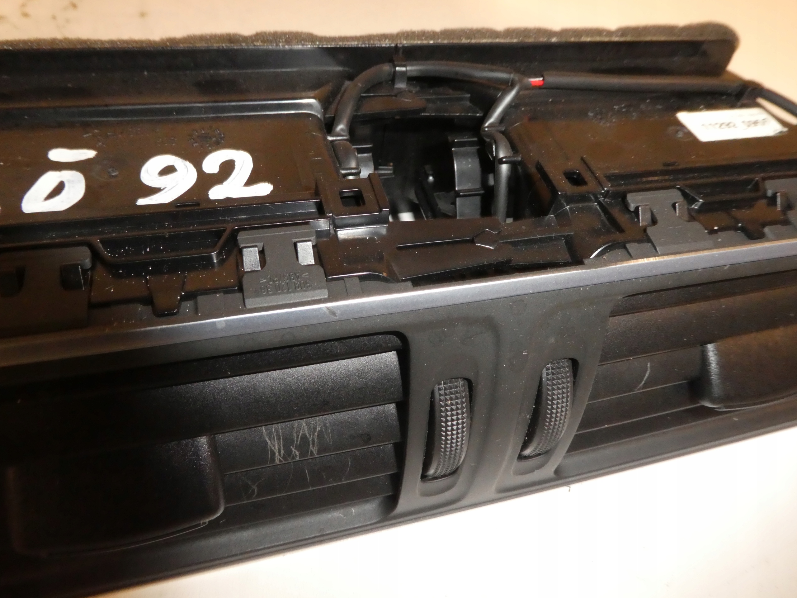 VW PASSAT B7 LÜFTUNGSGITTER DES LÜFTERS MITTE 3AB819728A