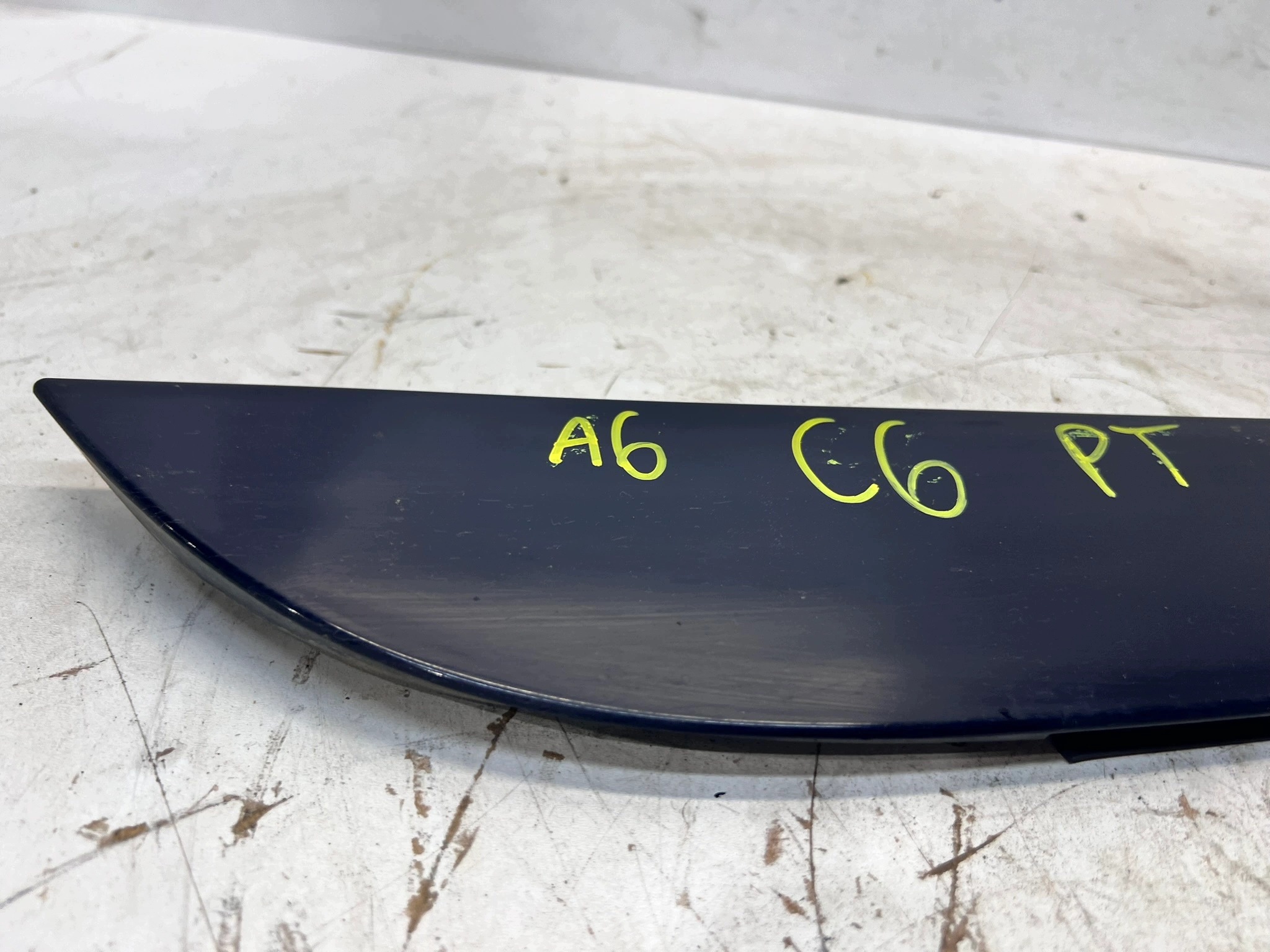 moulding door lower right rear part AUDI A6 C6 LY5K