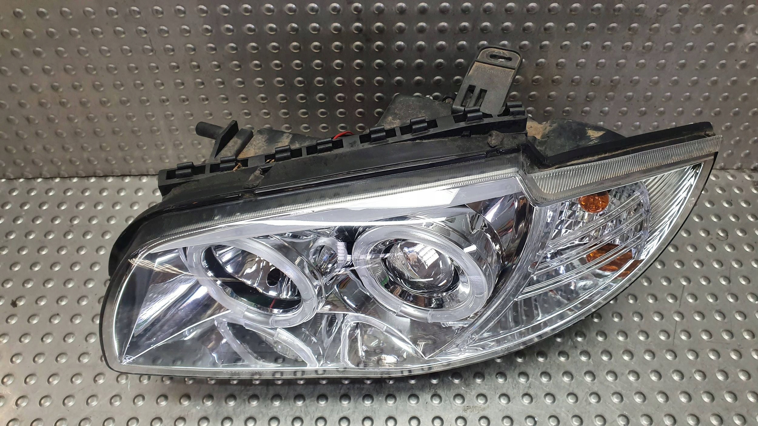 light front left BMW 1 E87 SONAR Angel Eyes ringi 04