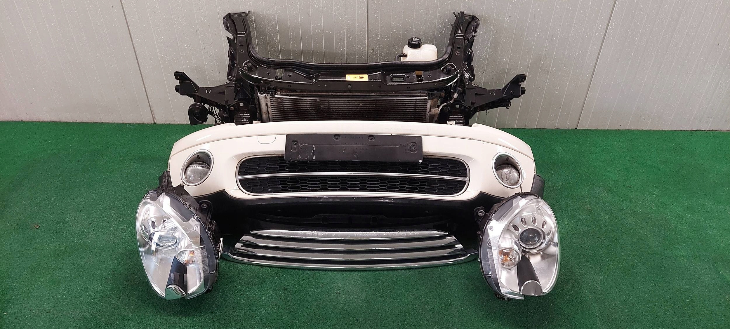 bumper front+ grill MINI R55 R56 R57 R58 LAK: 850 PEPPER WHITE