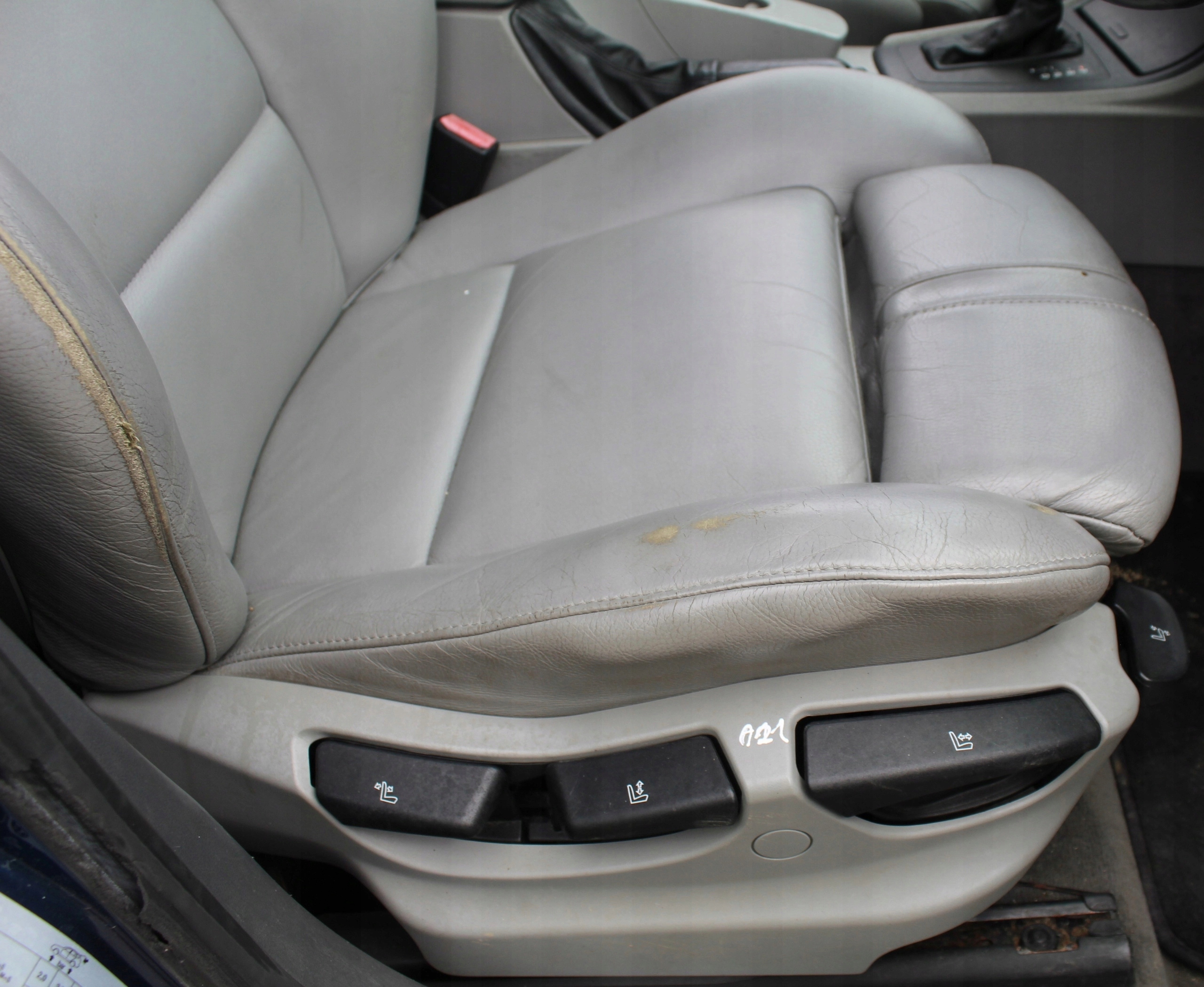 кресло правый передний BMW X3 E83 спорт