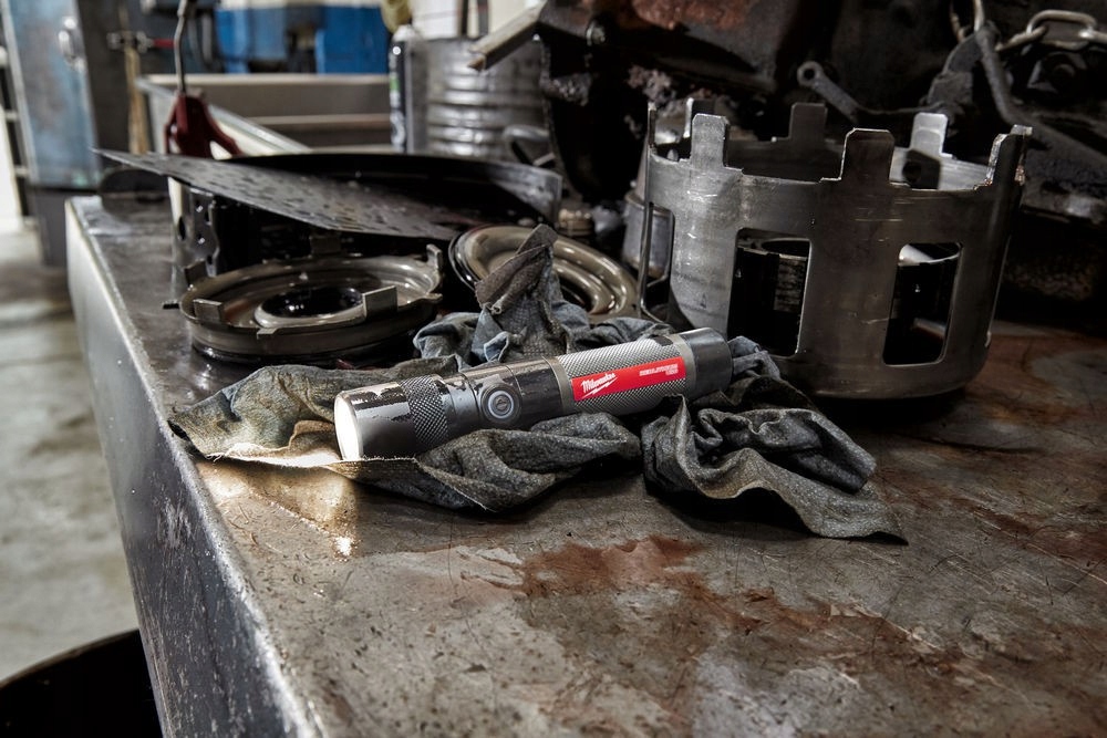 MILWAUKEE Latarka Reczna LED USB L4 TMLED 1100Lum Mark Milwaukee