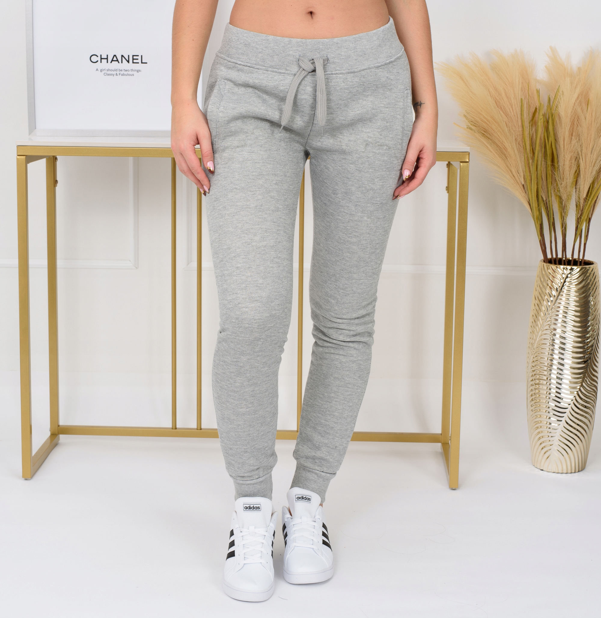 CK01 roz. XL DAMSKIE SPODNIE DRESOWE GŁADKIE Długość nogawki długa