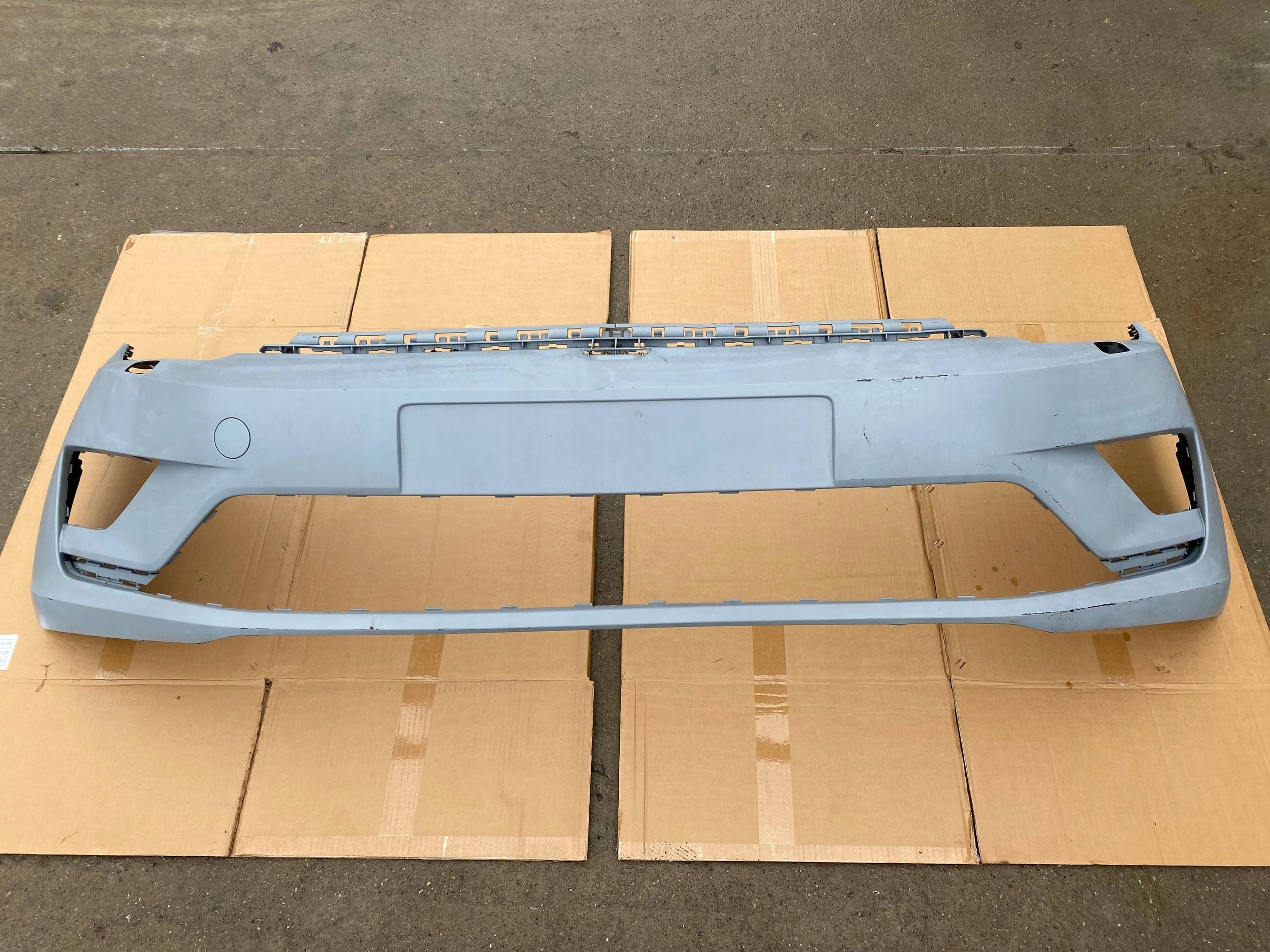VW GOLF VII SPORTSVAN bumper front SKORUPA 510807221F