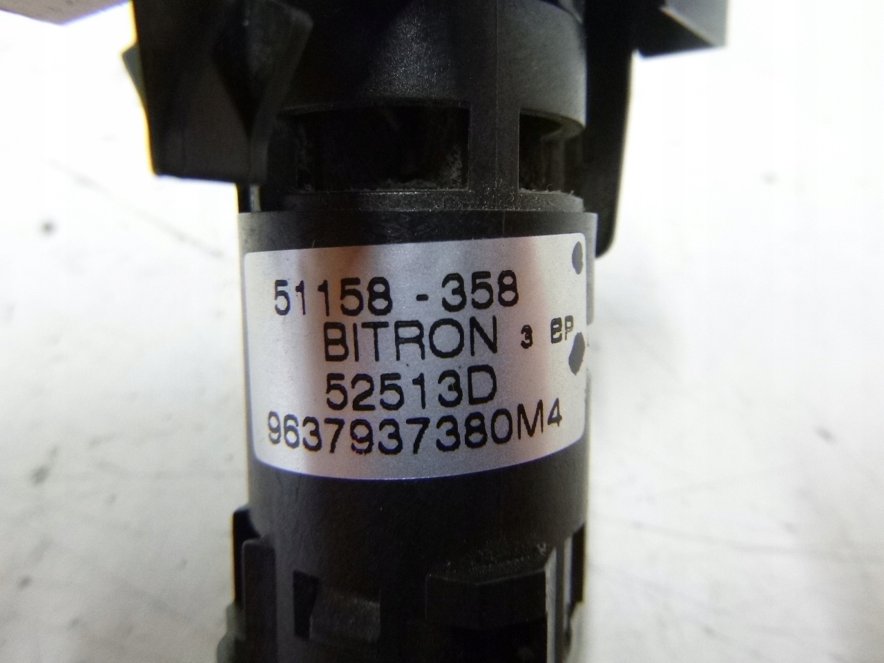 switch panel of the window controls Citroen C3 Pluriel 2003r.