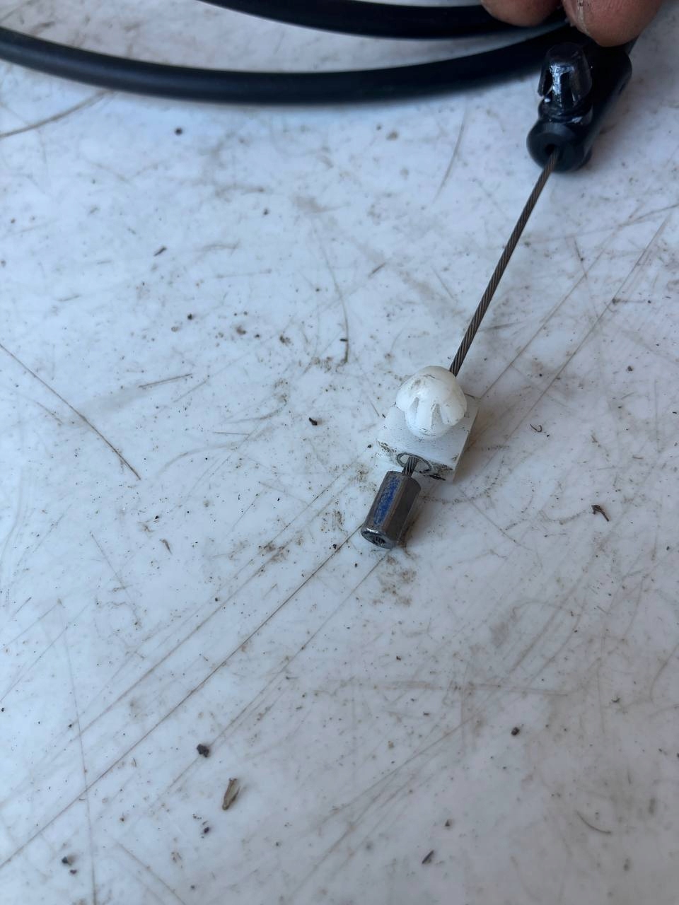 Câble pour l’ouverture du capot CITROEN C4 III 9827470080