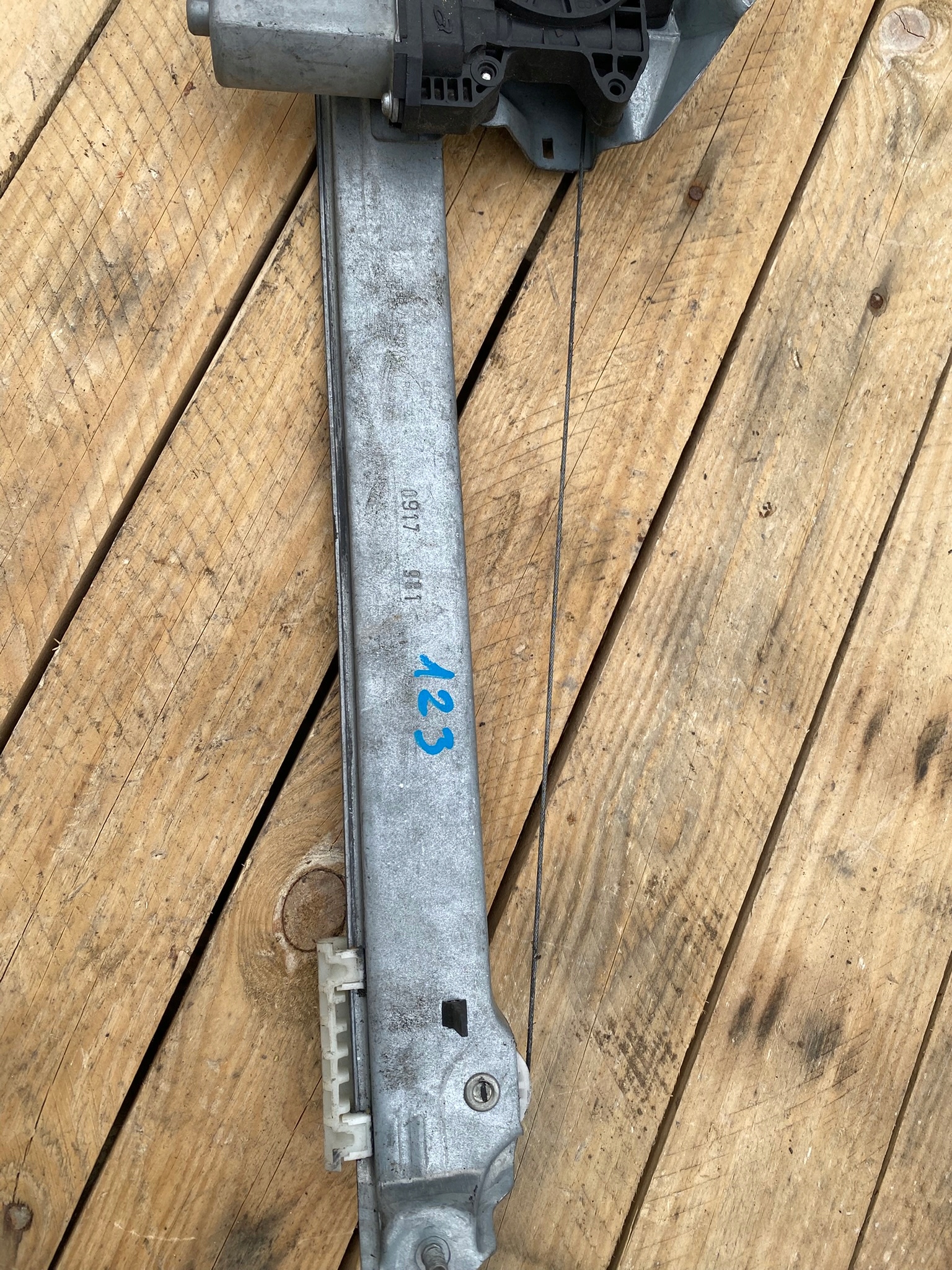 window regulator right front RENAULT TRAFIC III VIVARO B 807207538R 93867657