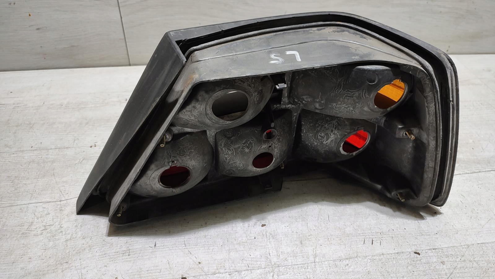 light left rear part Mercedes w124