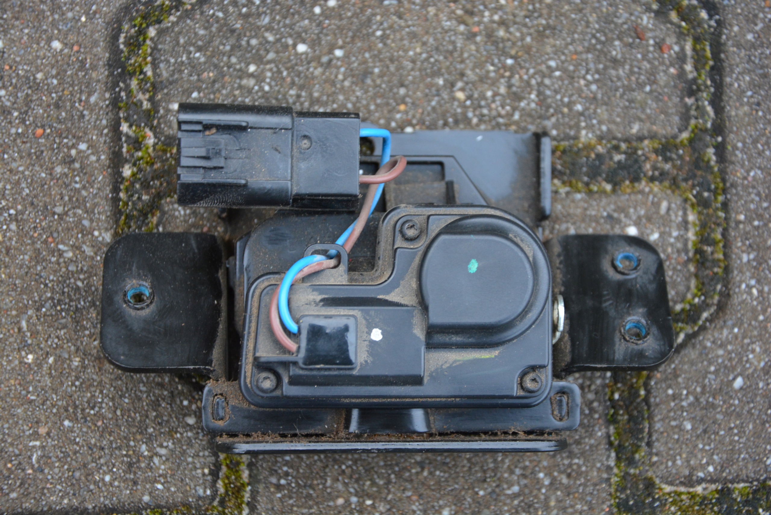 ZAMEK KLAPY BAGAŻNIKA OPEL ANTARA 06-10r. Producent części Opel OE