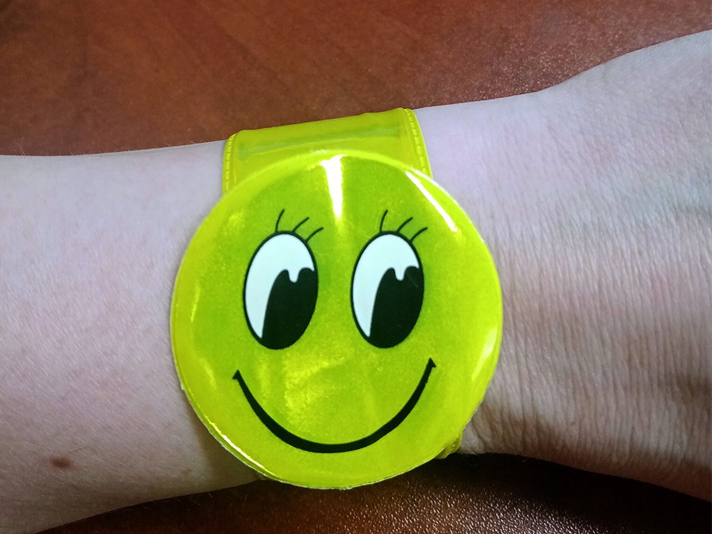 OPASKA ODBLASKOWA SAMOZACISKOWA EMOTKI NA RĘKĘ Kolor inny kolor