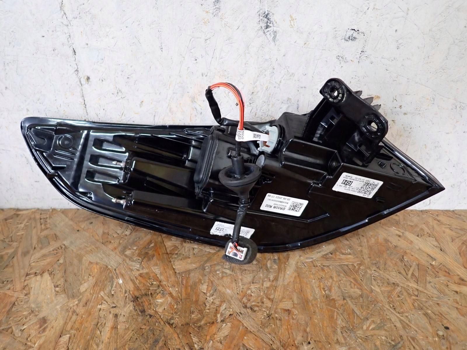 light right rear right rear part KIA XCEED X CEED CD LIFT 2022- 92402J7800