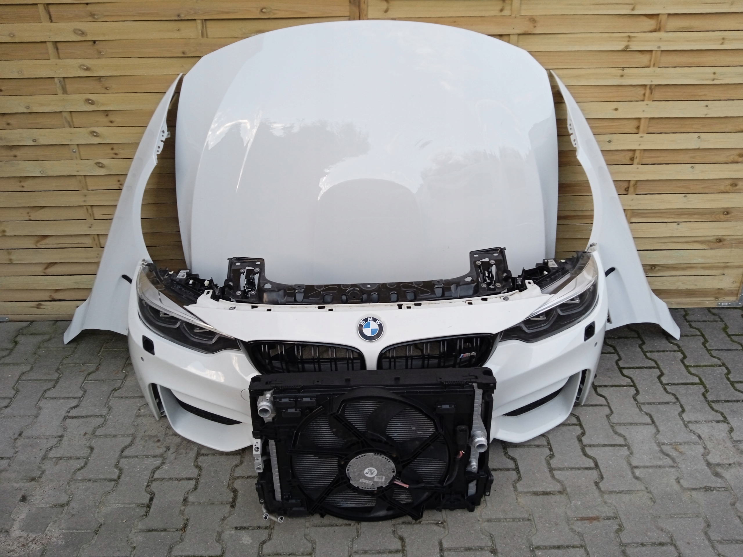 BMW M3 M4 F80 F82 F83 MASKA BŁOTNIKI PAS PRZEDNI LAMPY CHŁODNICE... Producent części BMW OE