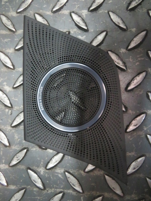 OSŁONA GŁOŚNIKA BANG OLUFSEN AUDI Q5 8R0857227A