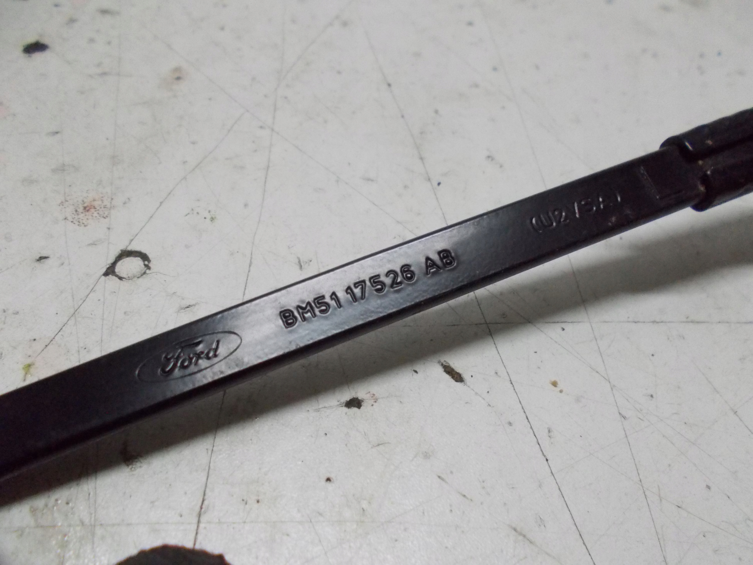 FORD FOCUS MK3 2.0 TDCI 13R wiper arm left BM5117526AB