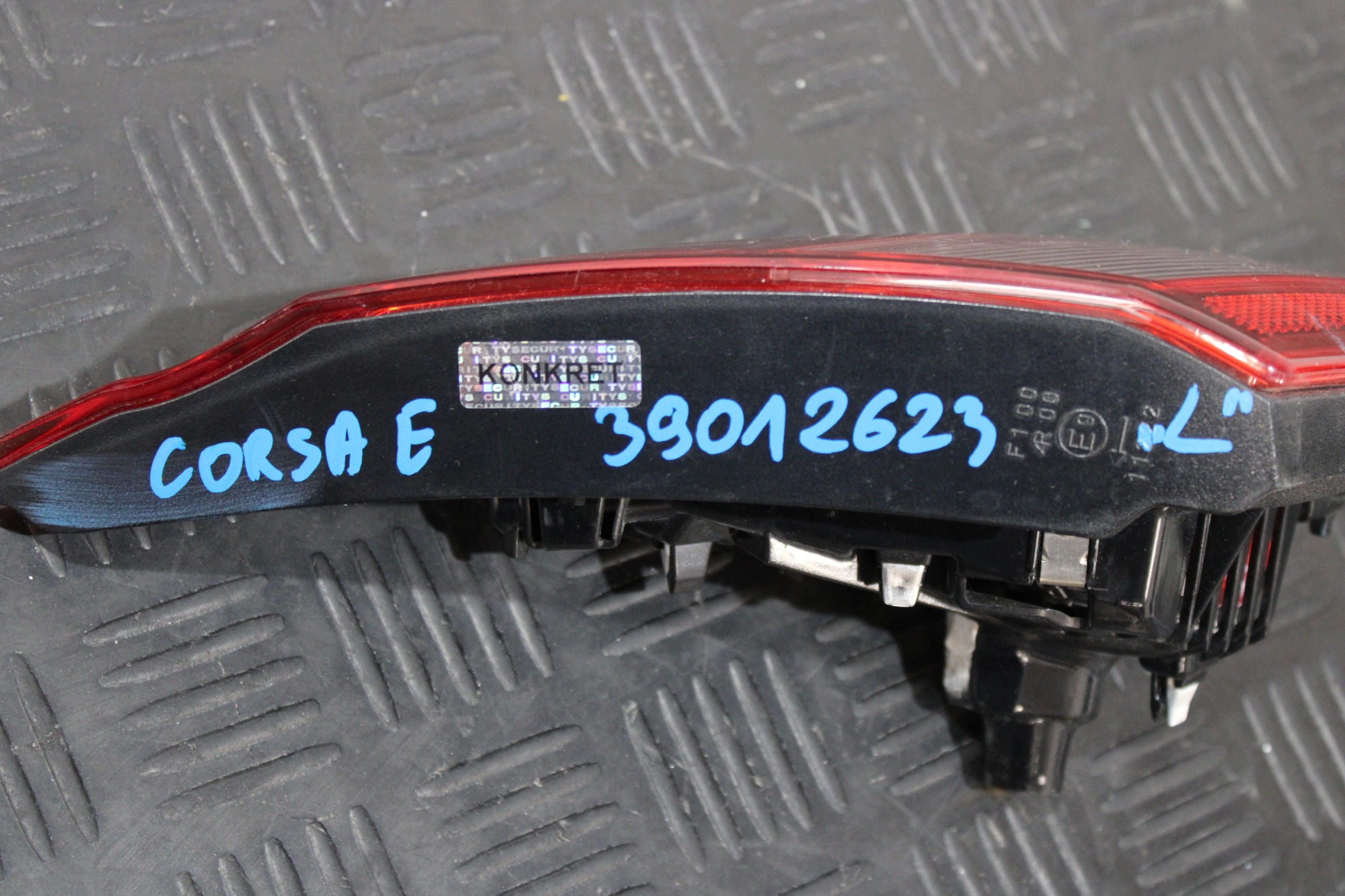 licht heckklappe kofferraum 39012623 OPEL CORSA E