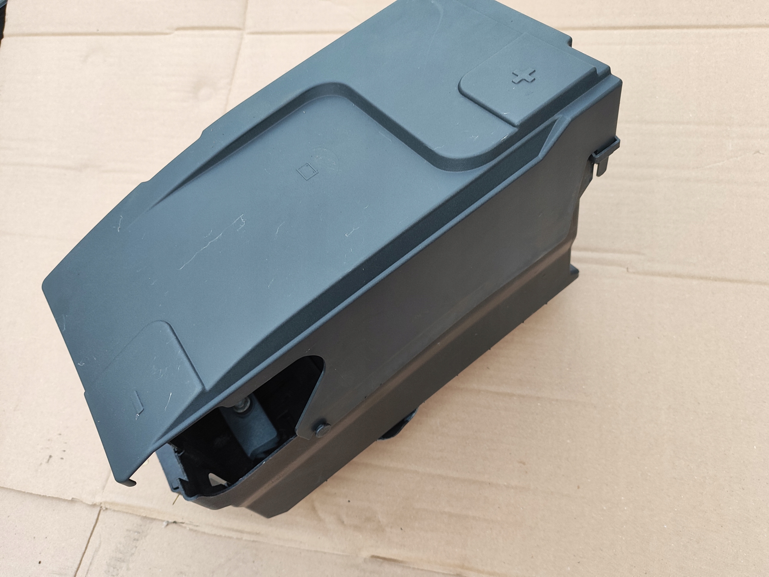 OPEL INSIGNIA A OBUDOWA PODSTAWA AKUMULATORA 13448185