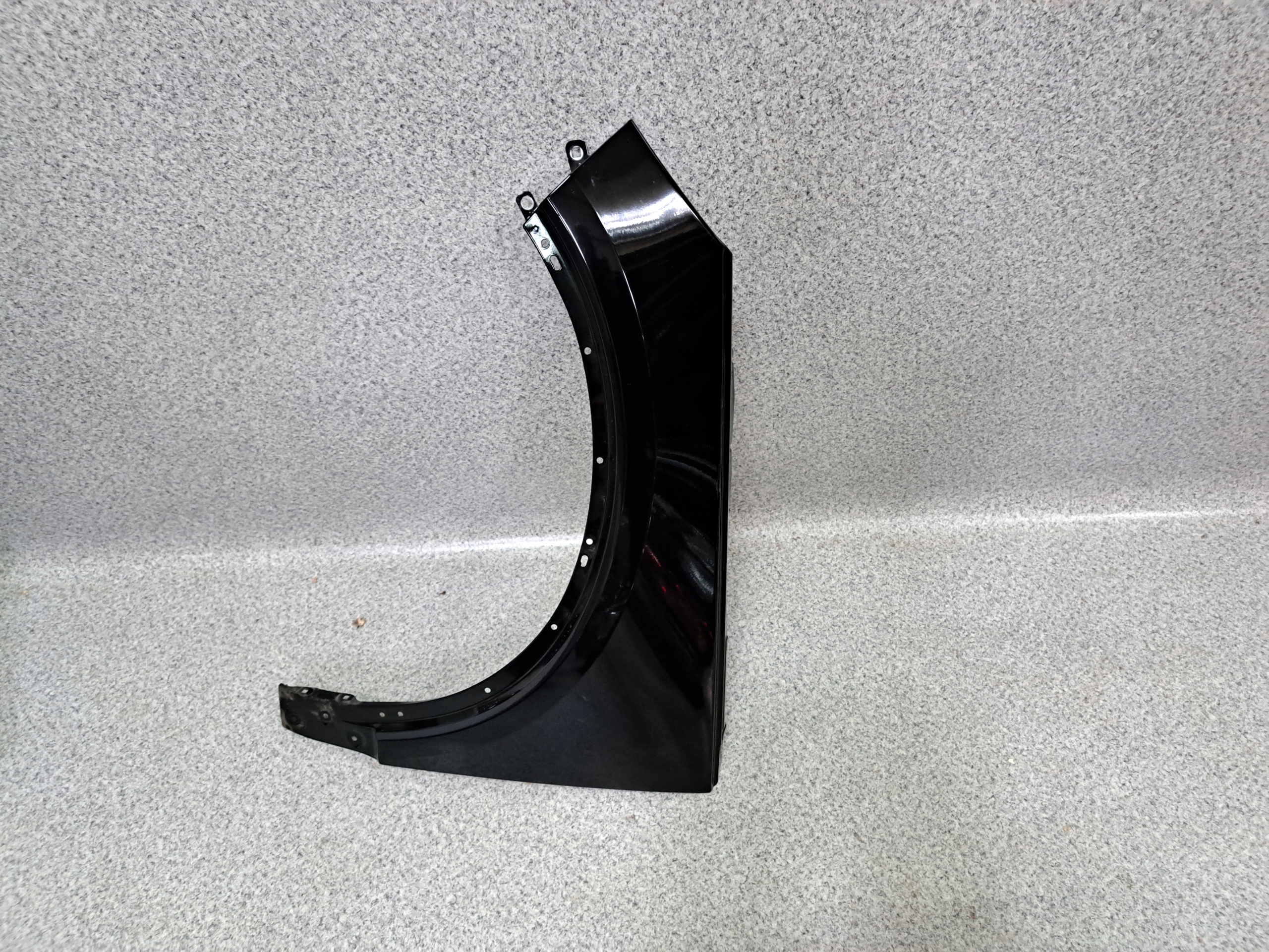 VOLVO XC40 C40 BŁOTNIK LEWY PRZÓD PRZEDNI 31457583 Typ samochodu 4x4/SUV Samochody osobowe