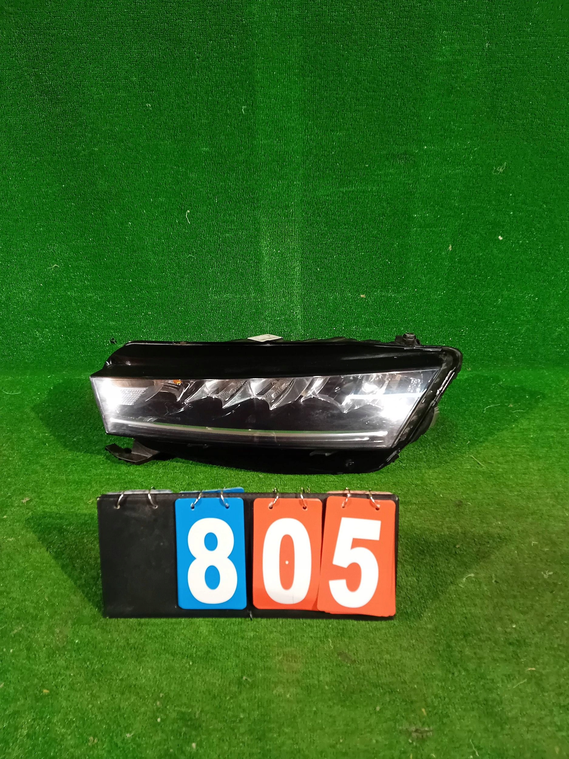REFLEKTOR levý předek SKODA OCTAVIA IV FULL LED 19- NR.805
