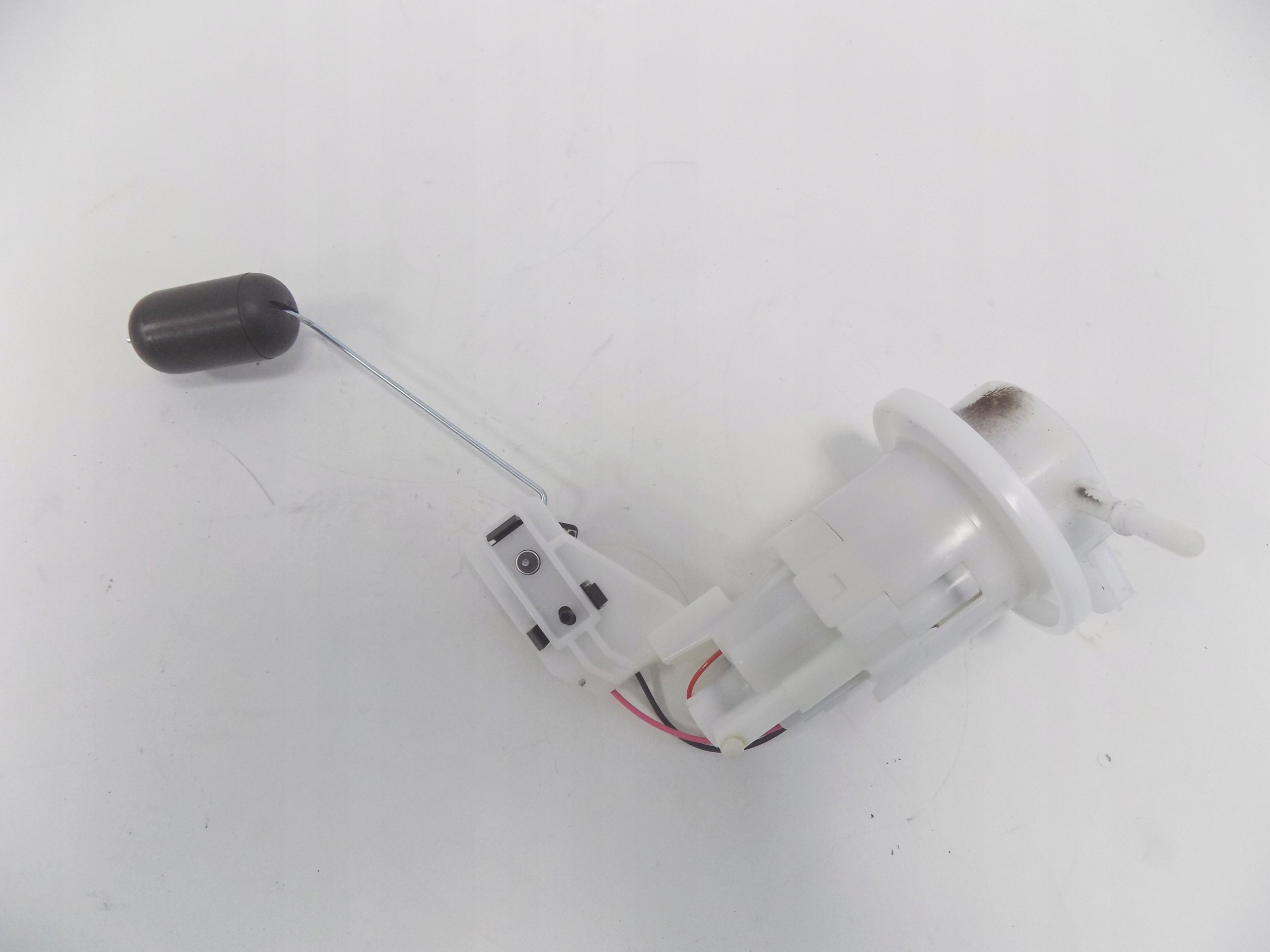 SUZUKI GSX-S 125 ТОПЛИВНЫЙ НАСОС