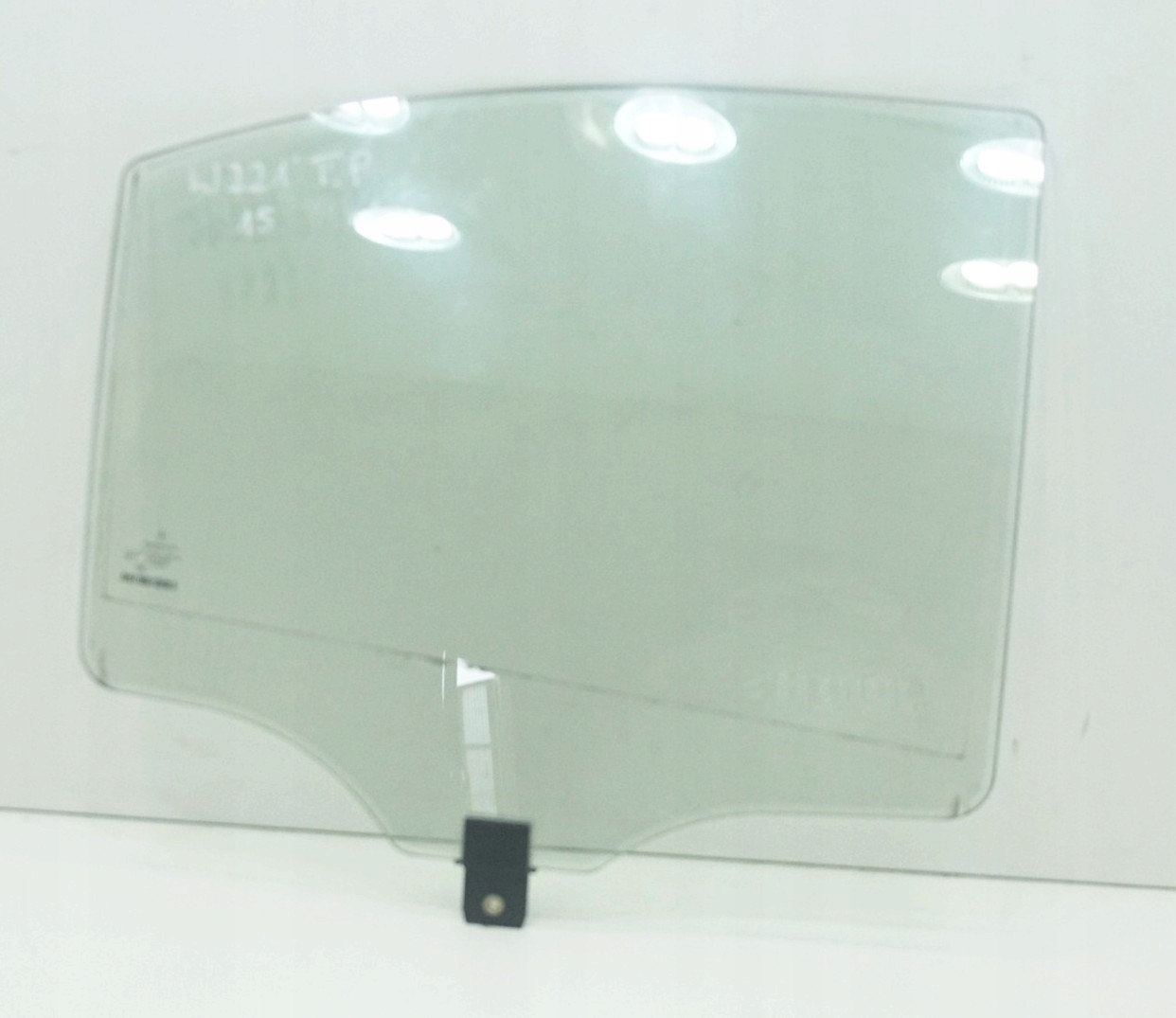 Стекло задней правой двери MERCEDES W221 SUNGATE