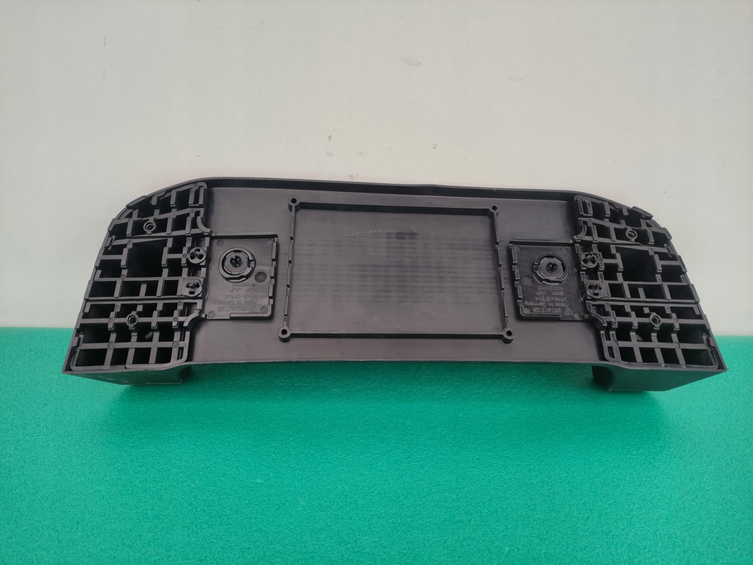 PORSCHE MACAN 95C bracket signs holder pad 95C807847 KA18/19