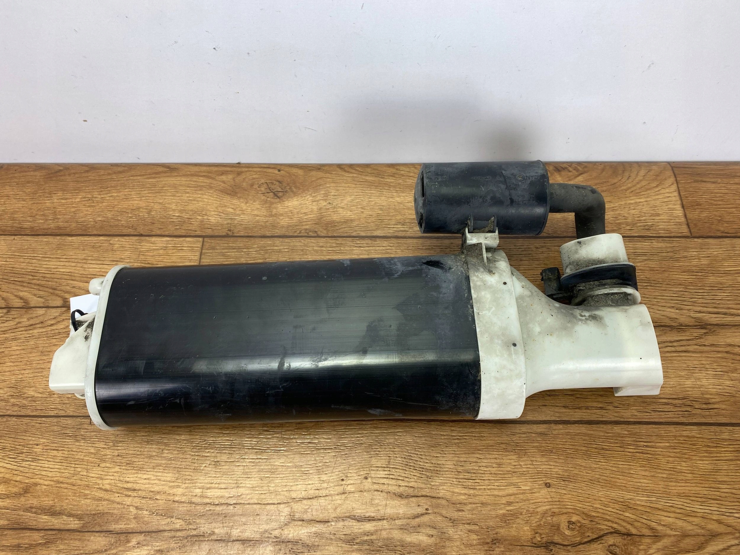 karbonski filter par goriva Dodge Charger 2015+
