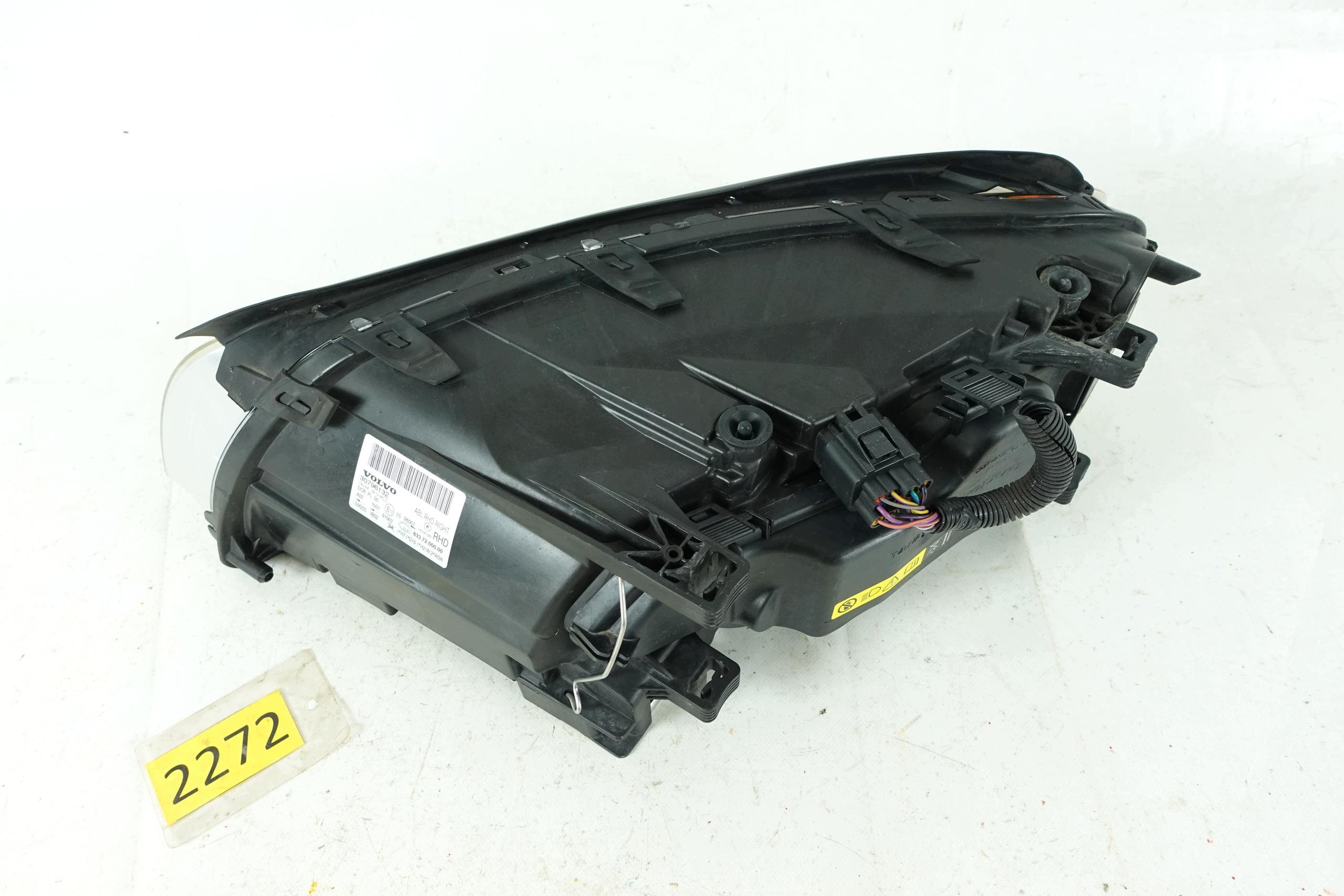 light right front right front VOLVO S80 2 II V70 3 III 06-11 XENON RHD