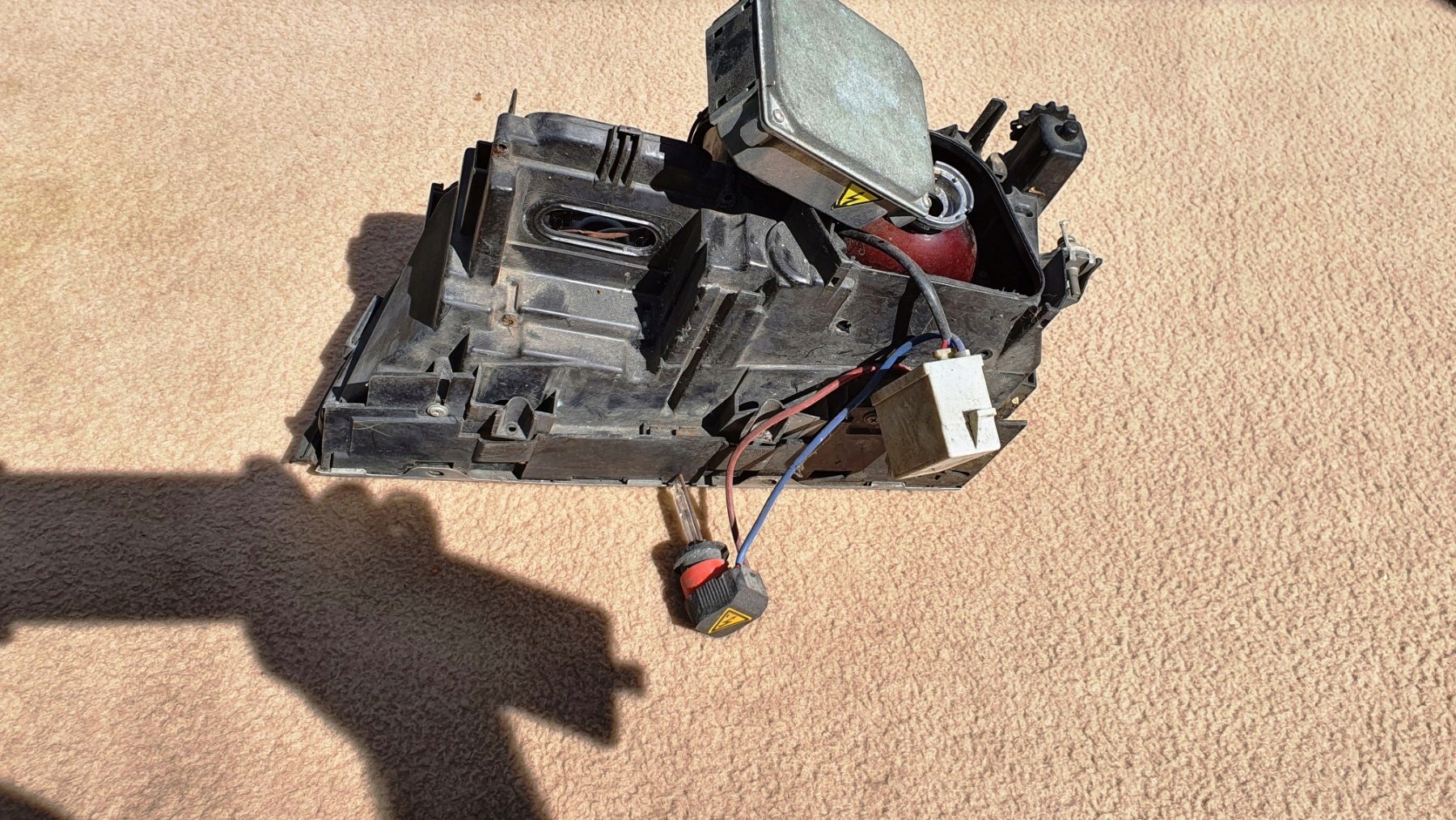 BMW 7 E38 XENON PRAWA SCHEINWERFER RECHTS XENON KOMPLET 0301043274 83762709 Marka BMW