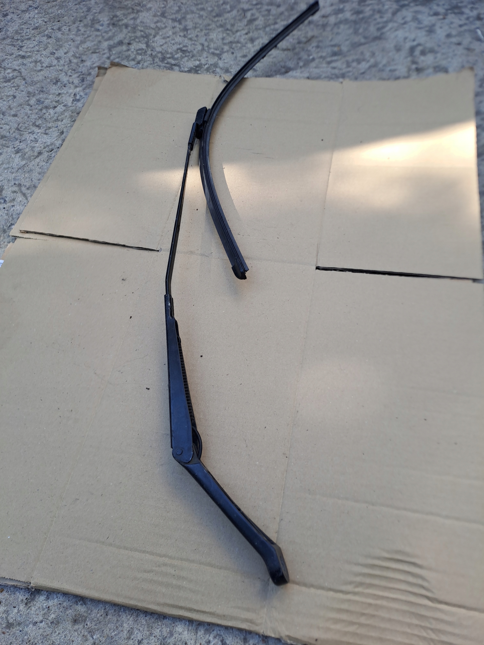 wiper arm front right PEUGEOT 508 and 9686437780