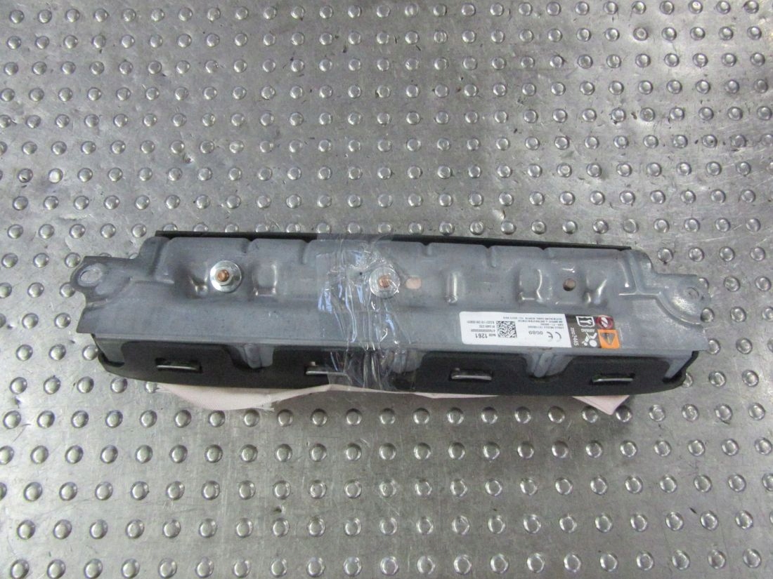 Chevrolet Camaro 2016> подушка коленная перед европа