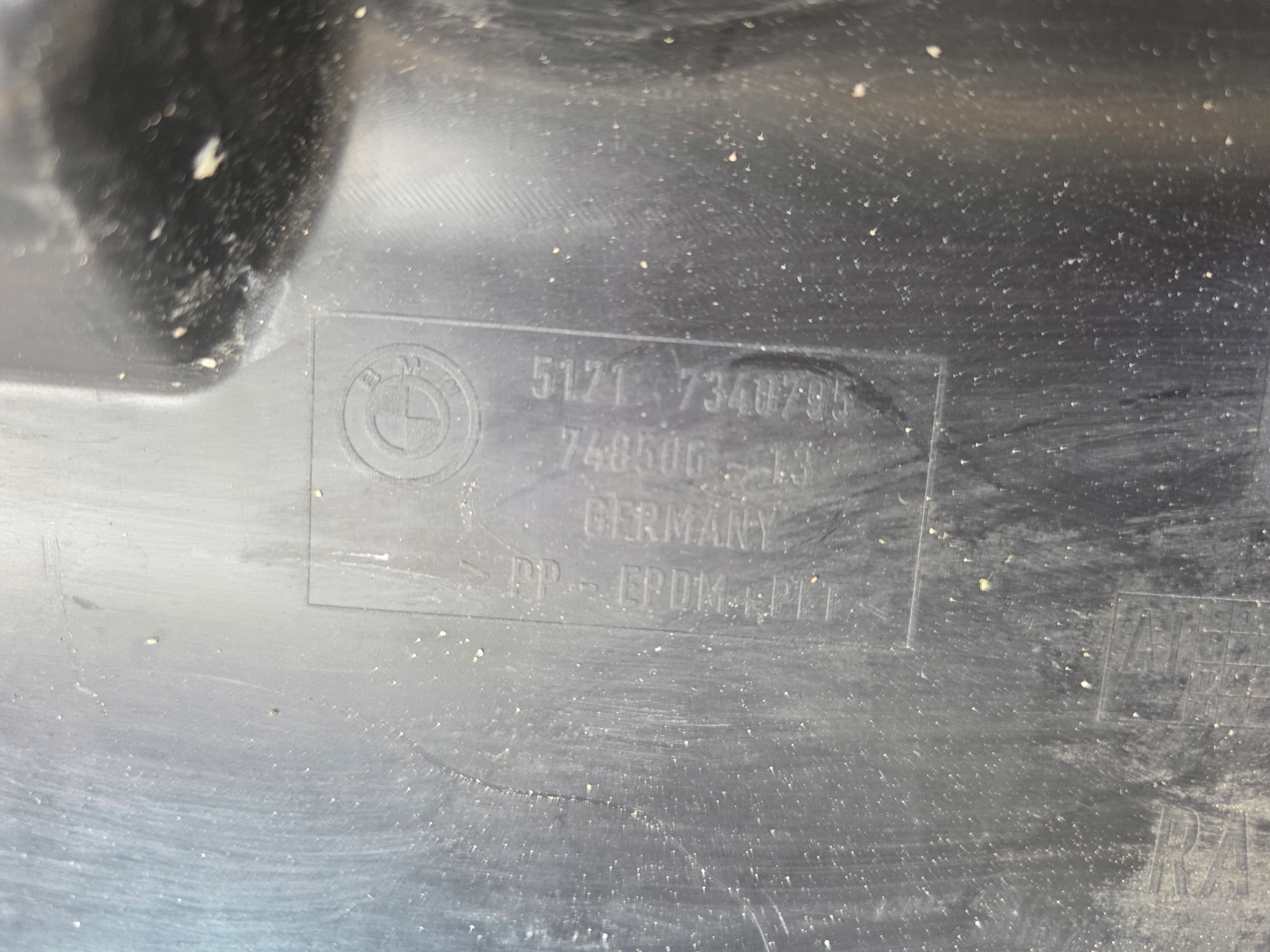 mudguard left front BMW 5 G30 G31 LCI 7340795