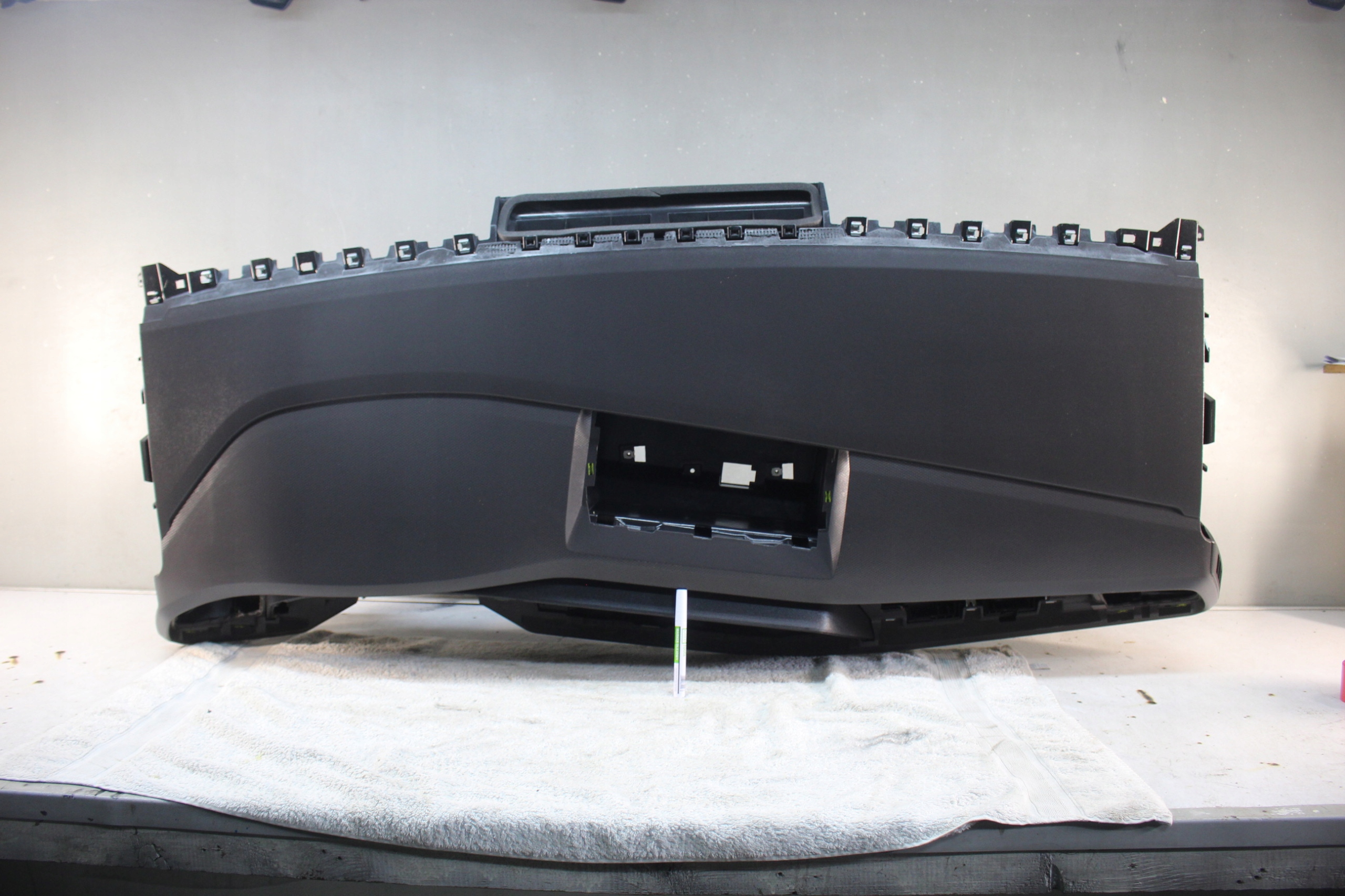 консоль торпеда volkswagen vw T7 7T1857003M