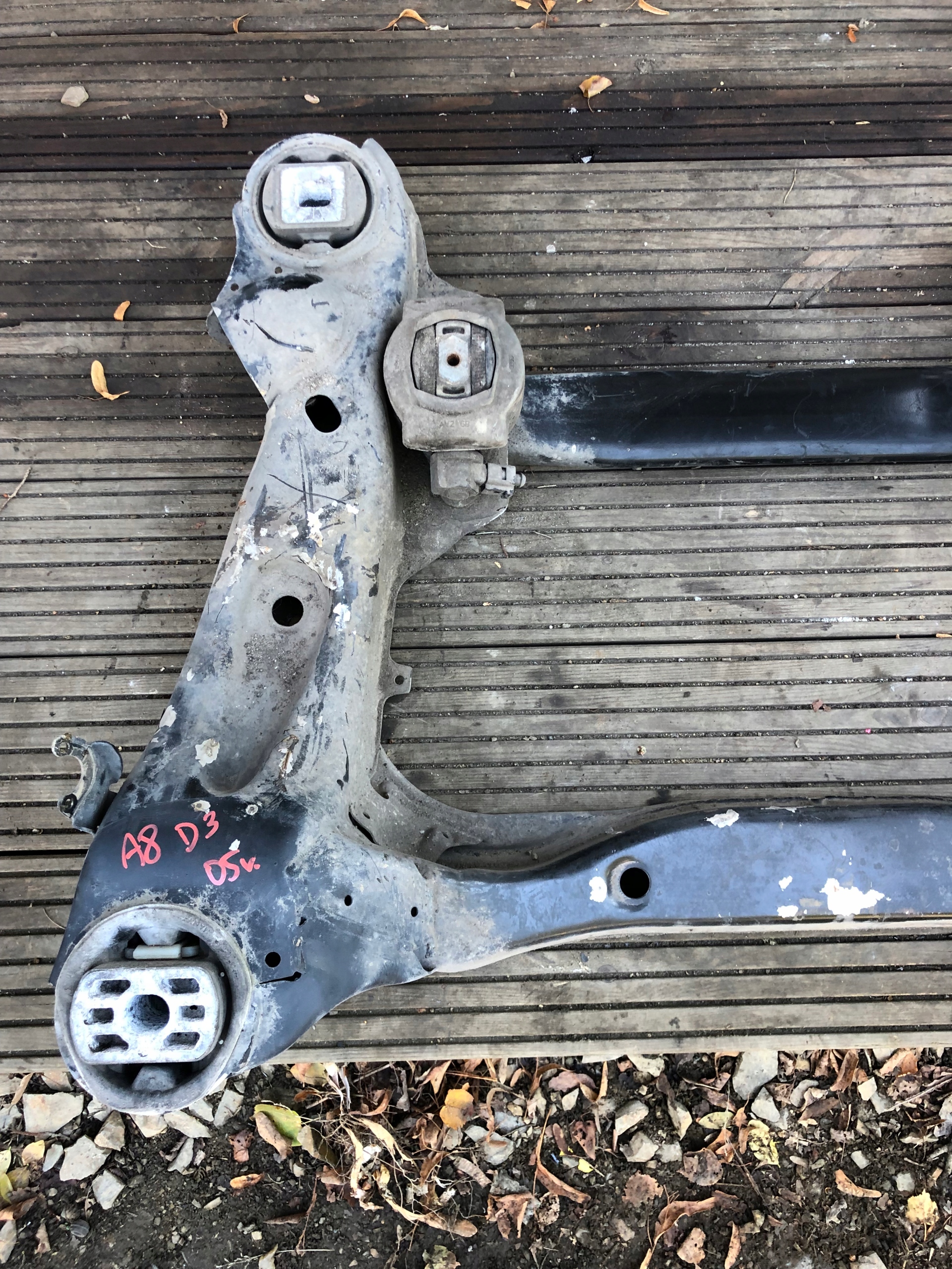 axle beam subframe front AUDI A8 D3