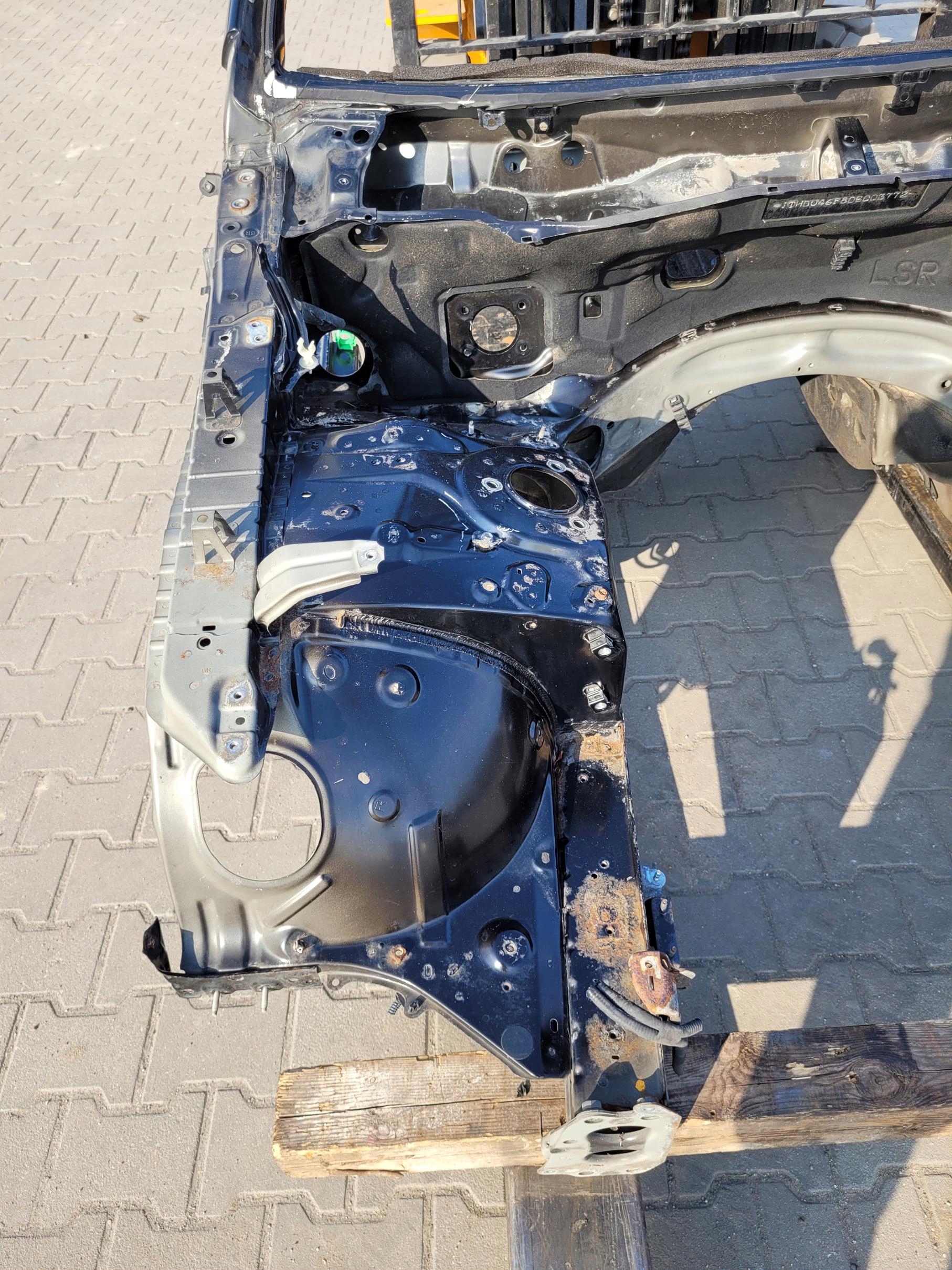quarter front front right quarter LEXUS LS 600 LS600 IV 5.0