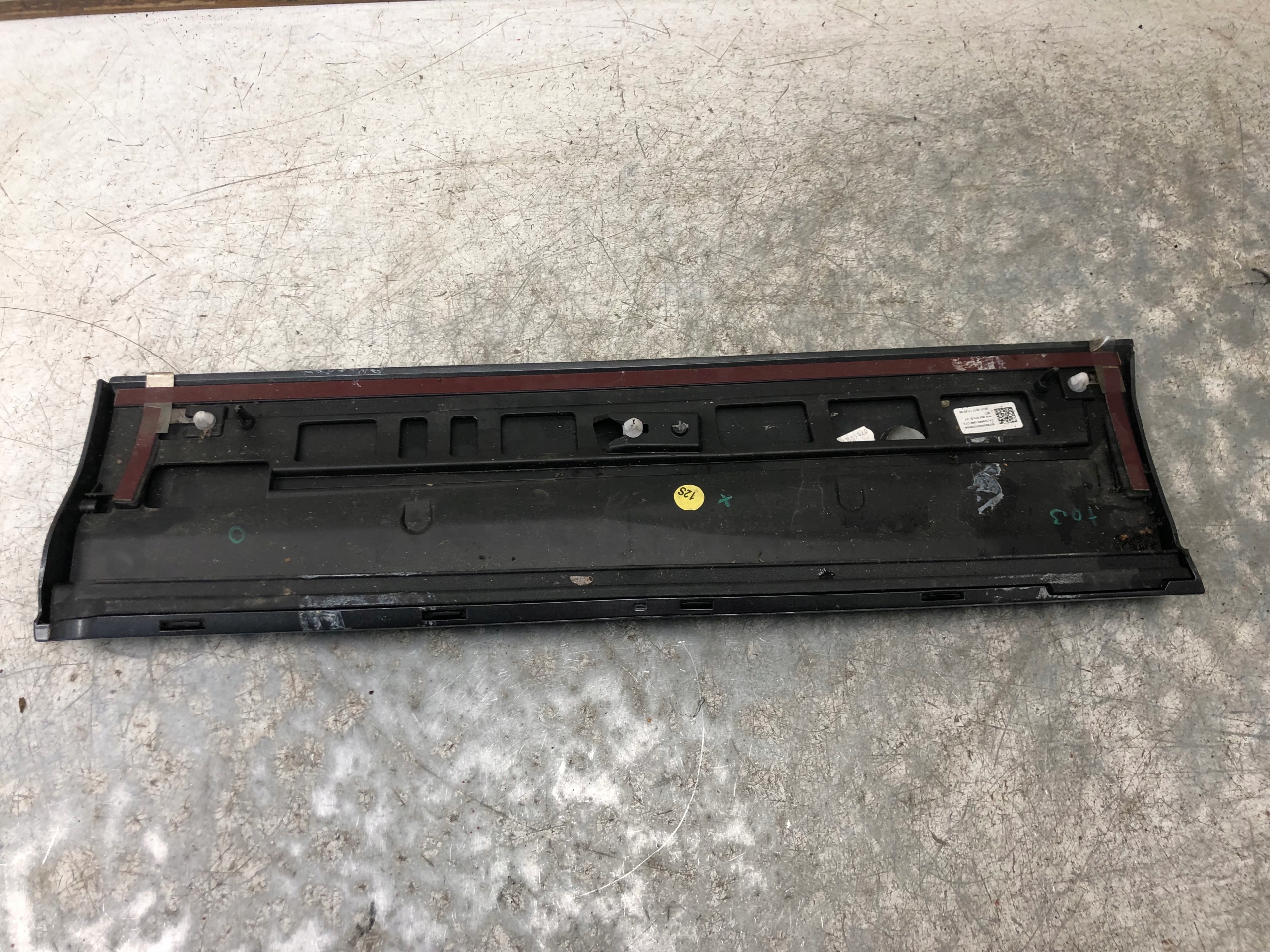 moulding door right rear part AUDI Q2 81A853970B