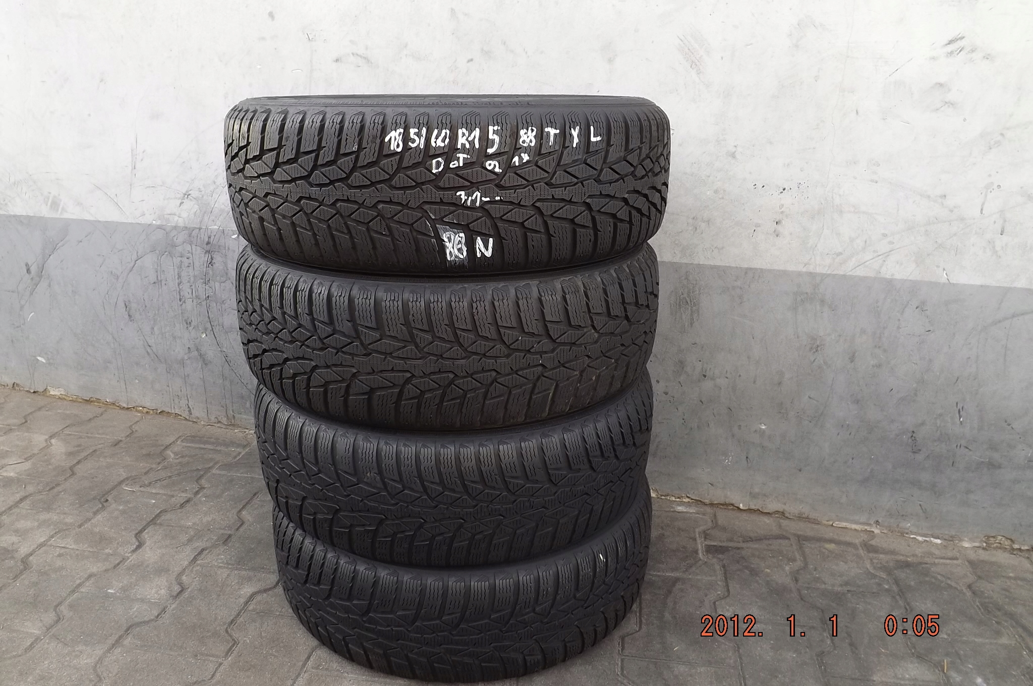 [86N] 4XZIMA 185/60R15 88T NOKIAN WR D4 &