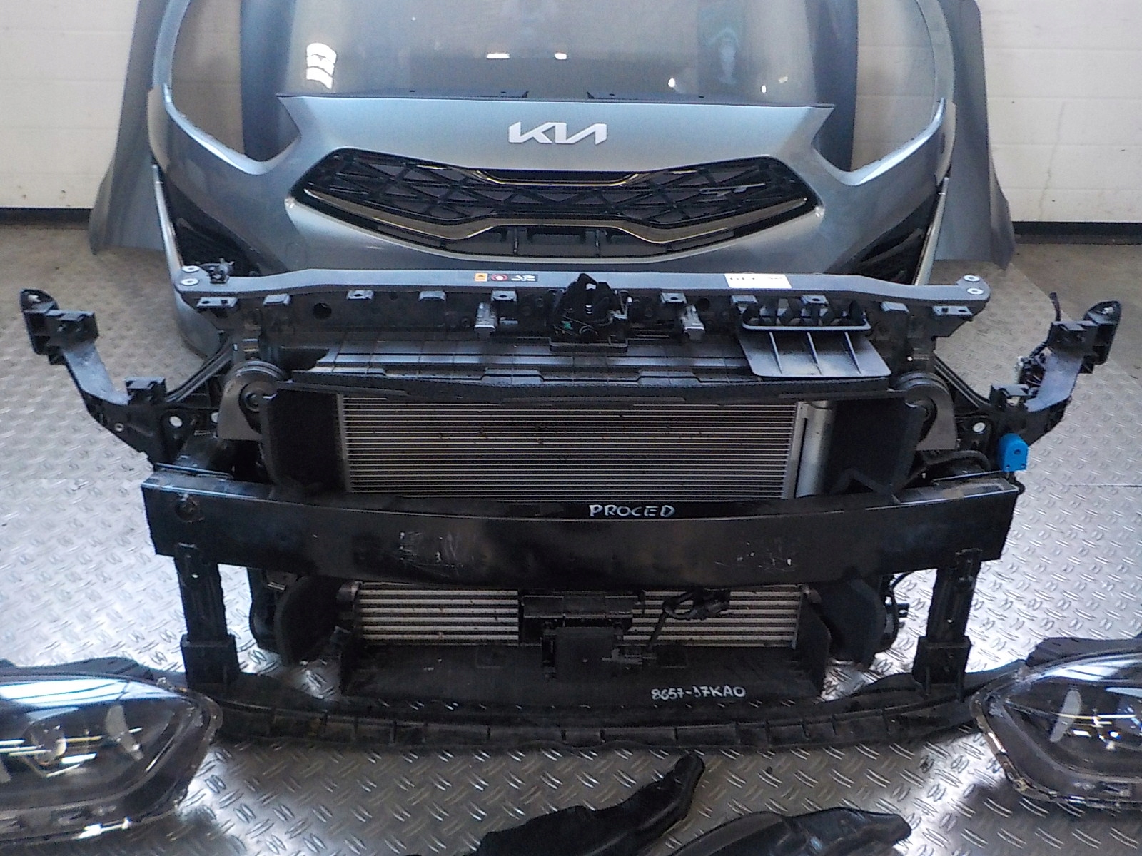 KIA ProCeed 18- PRZÓD KOMPLETNY CS Producent części Kia OE