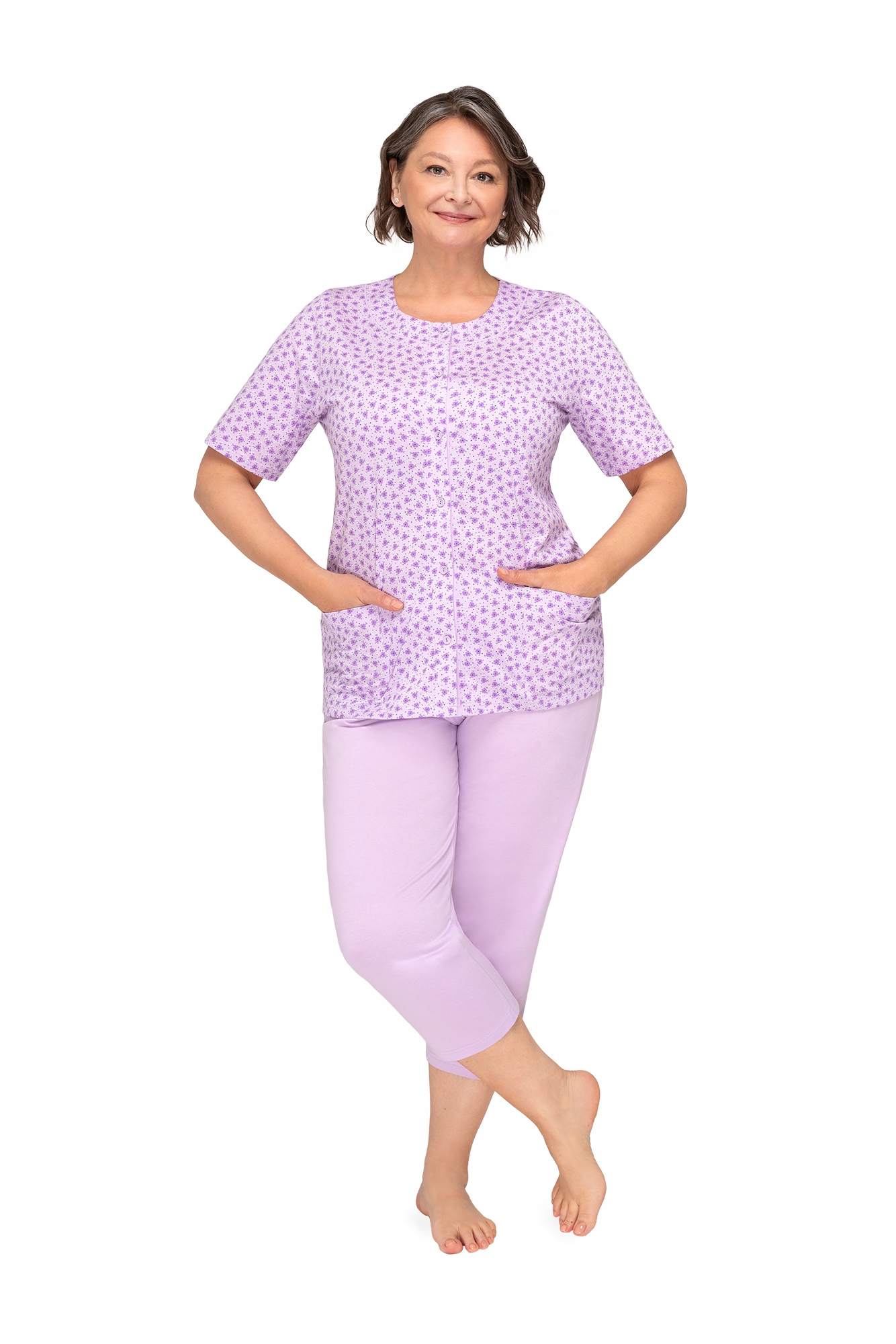 Dámské bavlněné pyžamo na knoflíky s květinovým vzorem, ideální pro seniorky