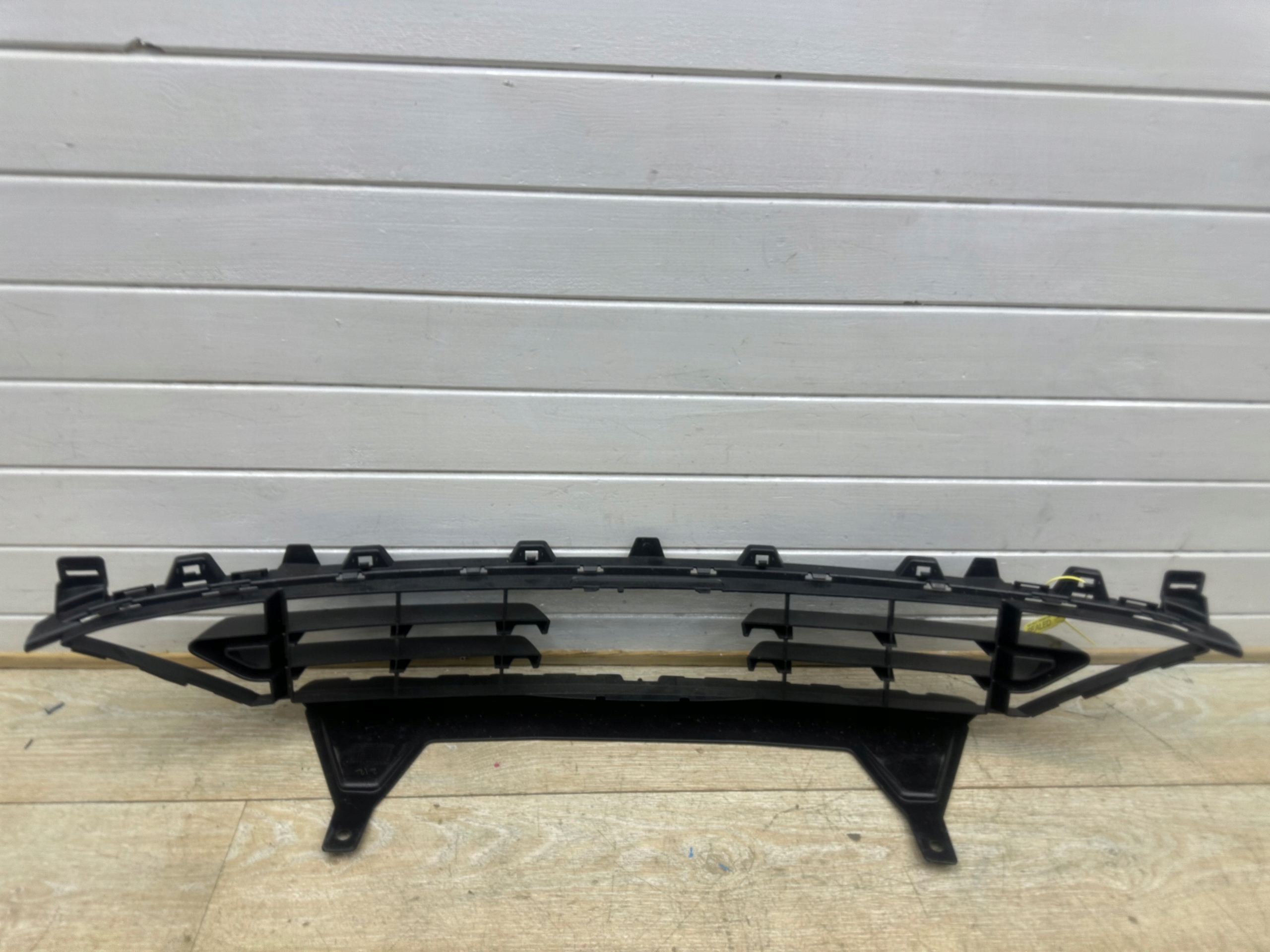 Lüftungsgitter mitte der Stoßstange BMW F44 2 7496957