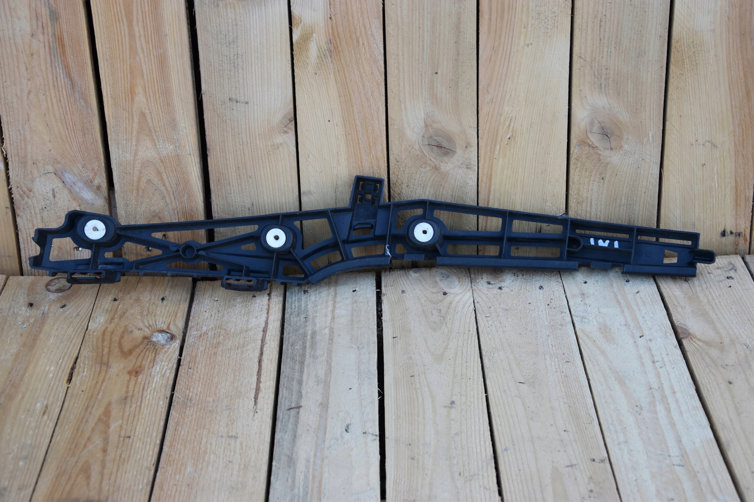 bumper bracket rear part left OPEL INSIGNIA 13238837