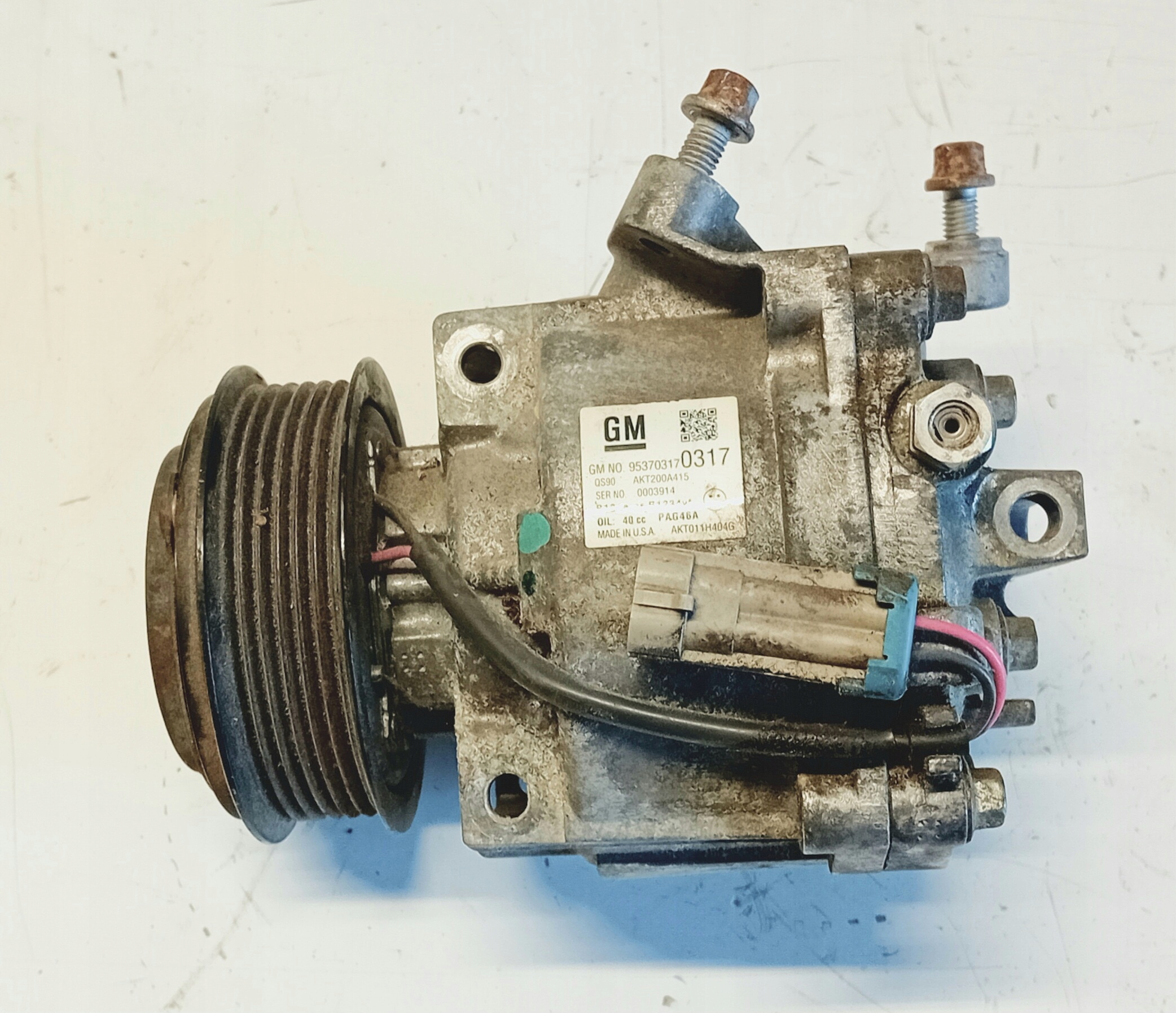 compressor of the air conditioning OPEL ADAM 95370317
