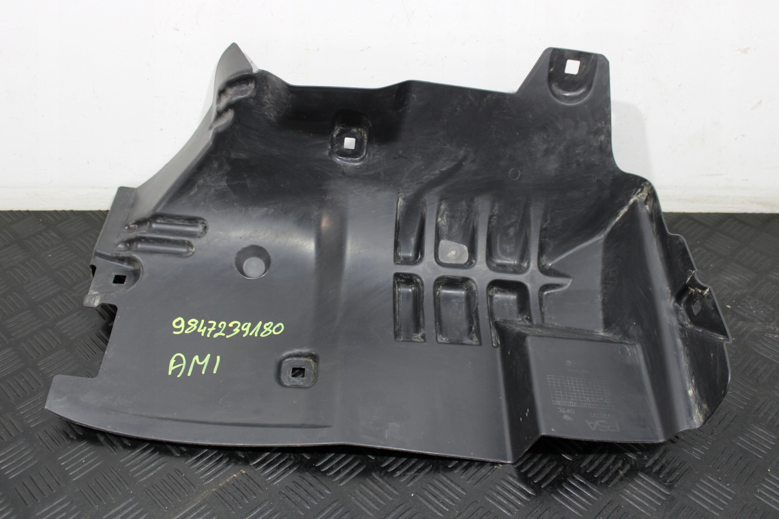 podblatník předek levé CITROEN AMI 9847239180