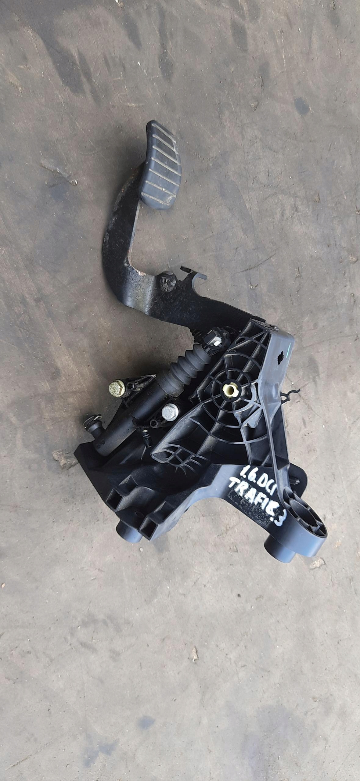 педаль Сцепление 1.6 европа renault TRAFIC III 465038677R