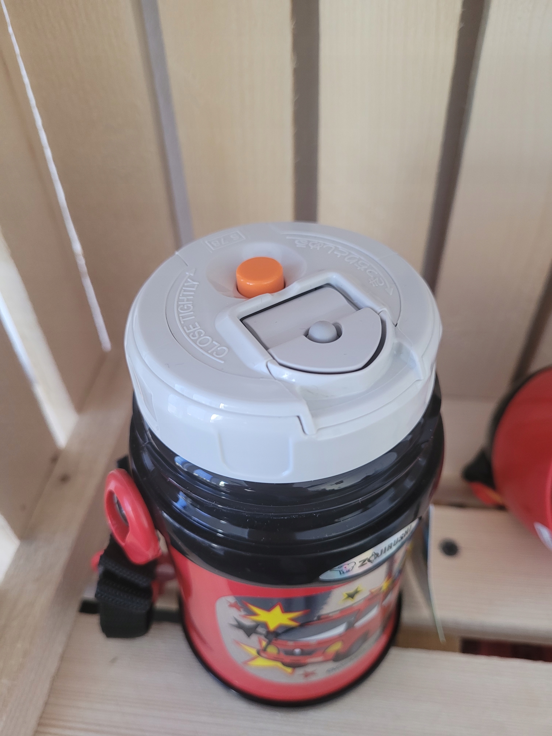 Termos ZOJIRUSHI 2w1 ze słomką i kubkiem 450 ml dla dziecka Japoński Rodzaj termos na napoje