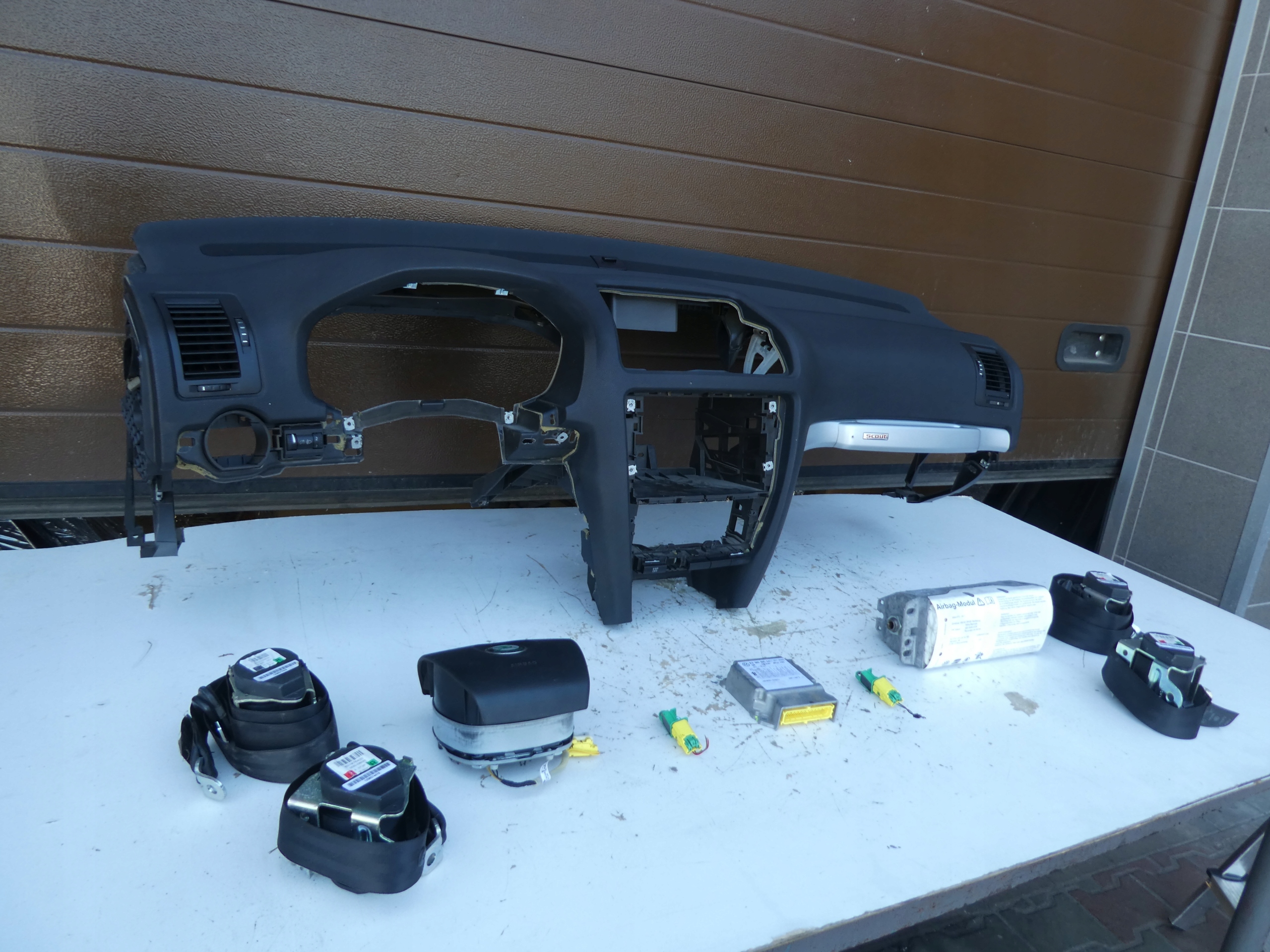 SKODA OCTAVIA II SCOUT dashboard cockpit console airbag