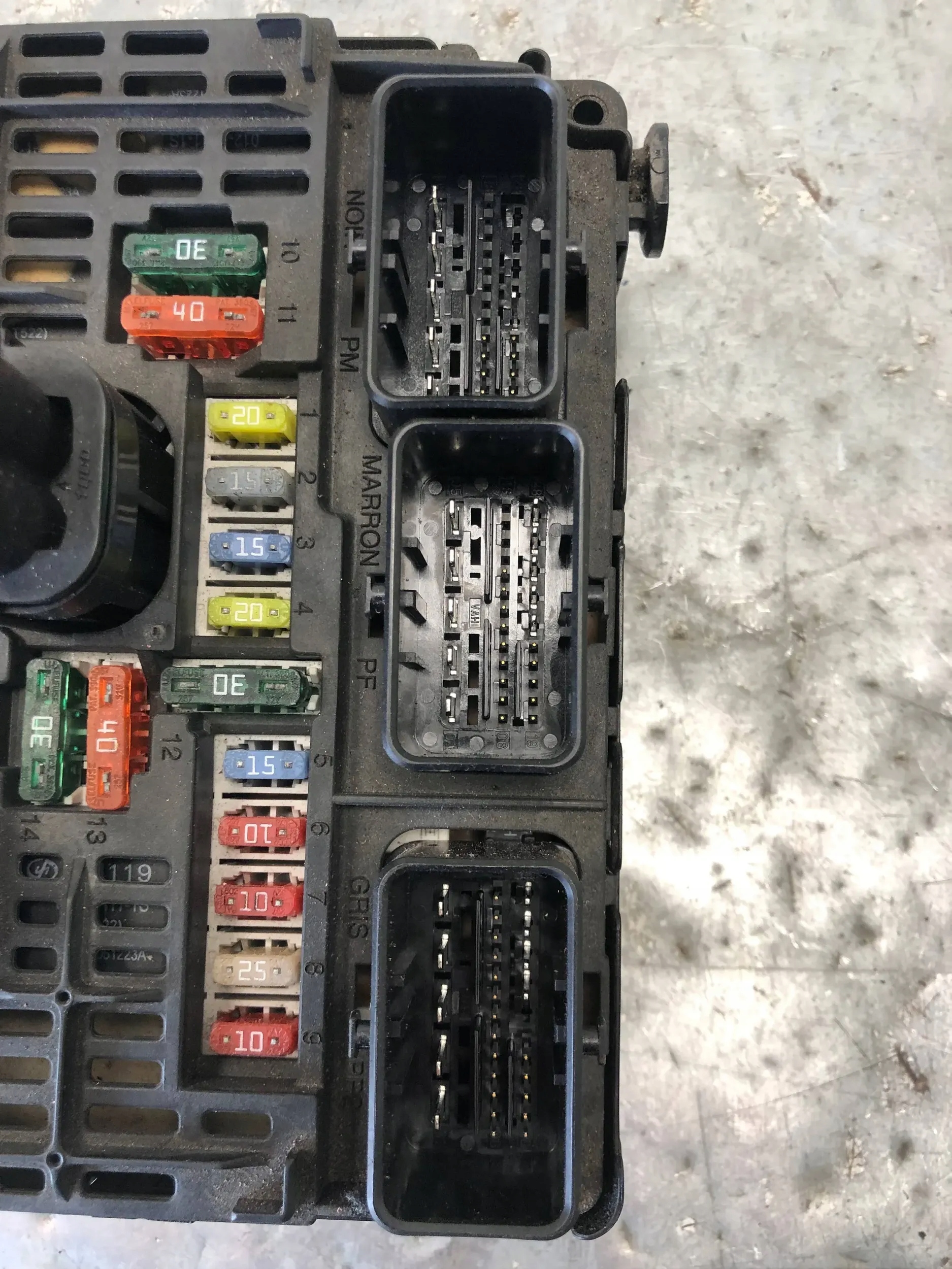Module fusibles CITROEN C4 et 9661682980